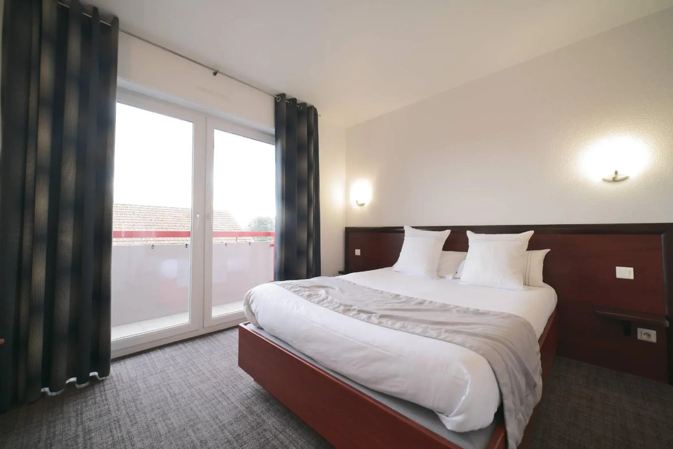 Double Room with Balcony - single occupancy in Logis Hôtel & Restaurant Au Lion d'Or Double Room with Balcony - single occupancy in Logis Hôtel & Restaurant Au Lion d'Or