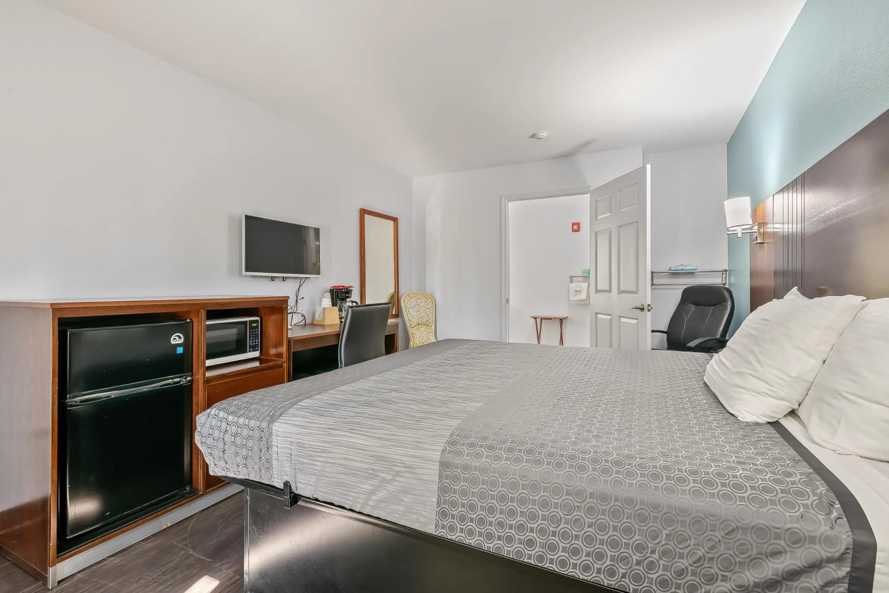 Bedroom, Bed in franklin inn