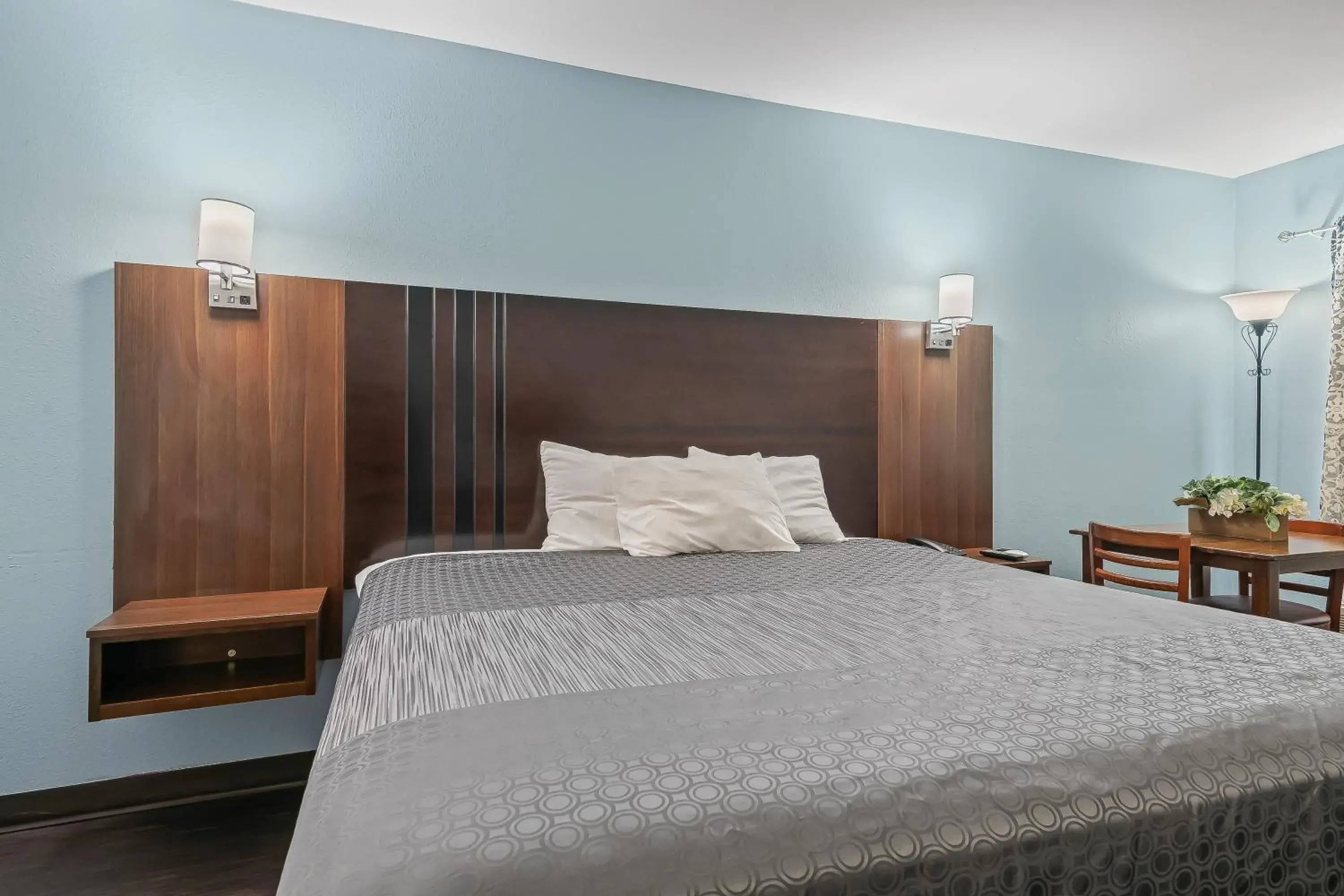 King Room - Disability Access in franklin inn King Room - Disability Access in franklin inn