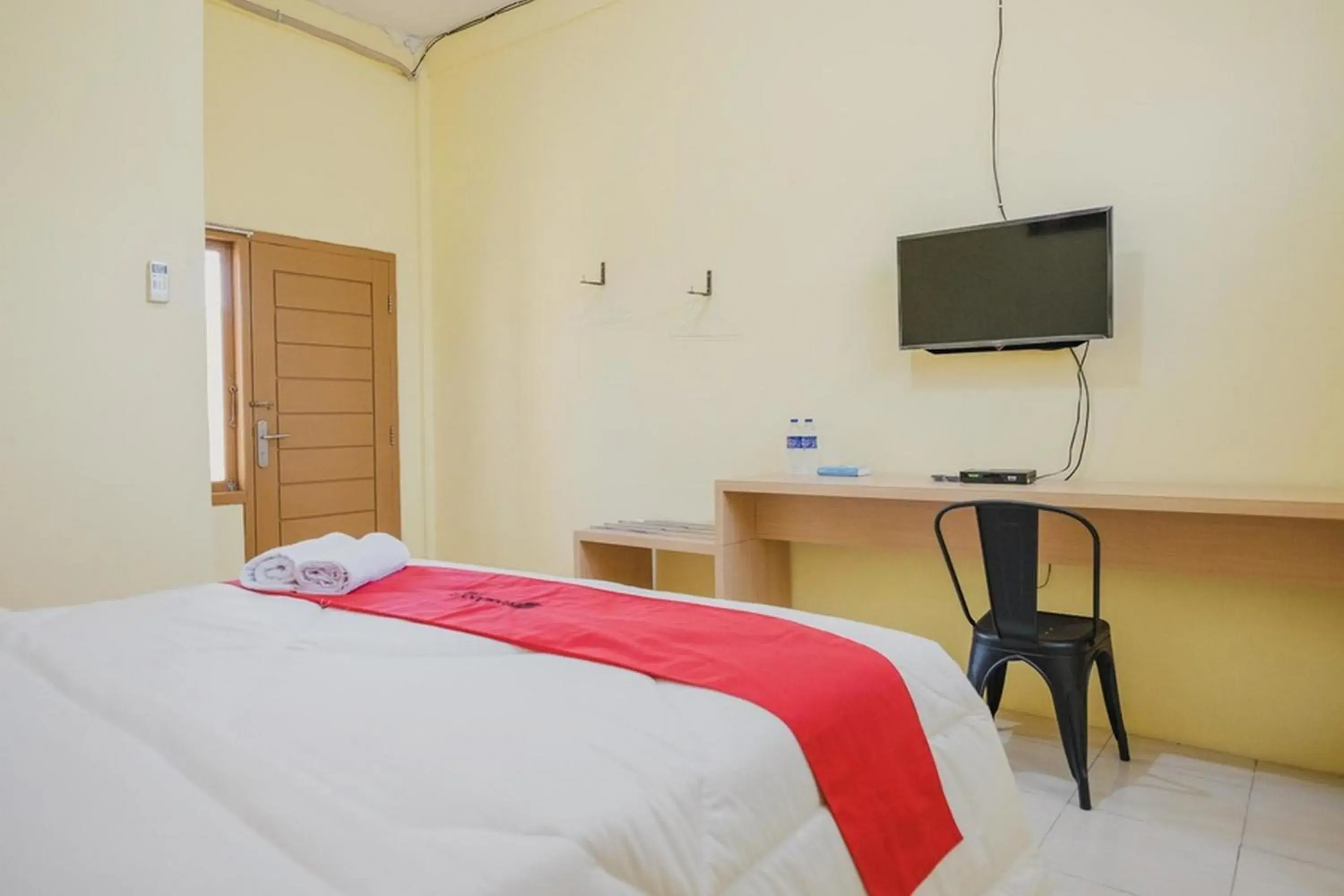 Bed in RedDoorz near RS Imanuel Lampung Bed in RedDoorz near RS Imanuel Lampung