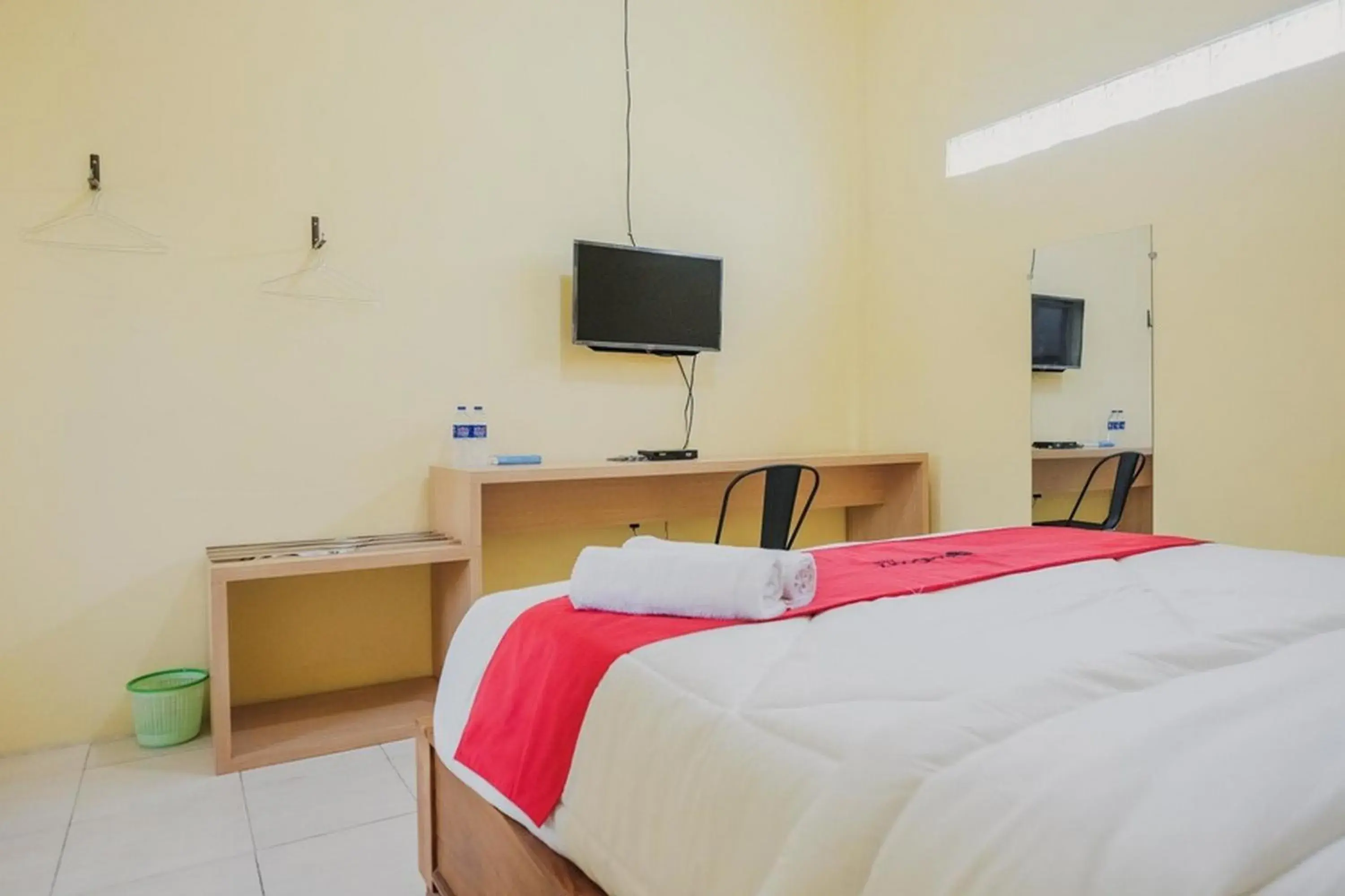 Bed in RedDoorz near RS Imanuel Lampung Bed in RedDoorz near RS Imanuel Lampung