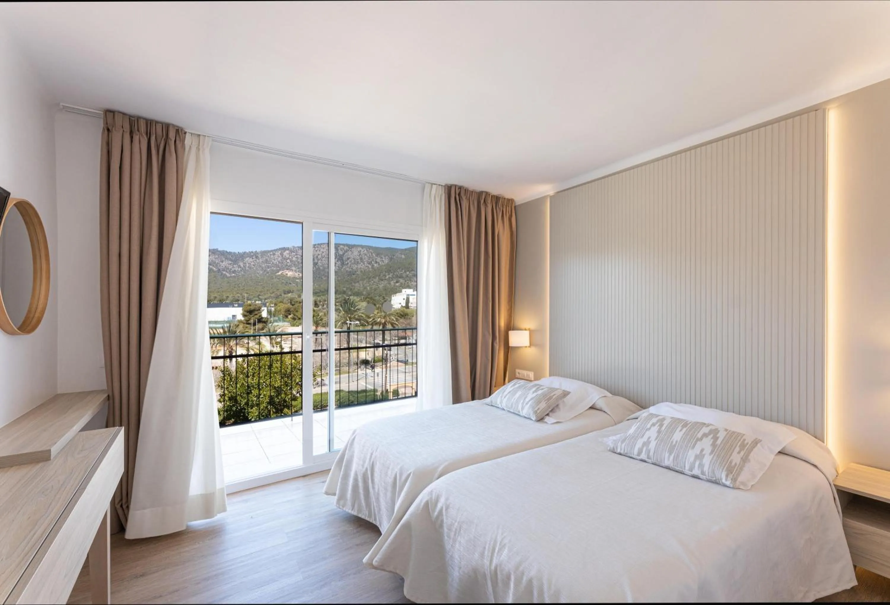 Bed in Martinez Apartments