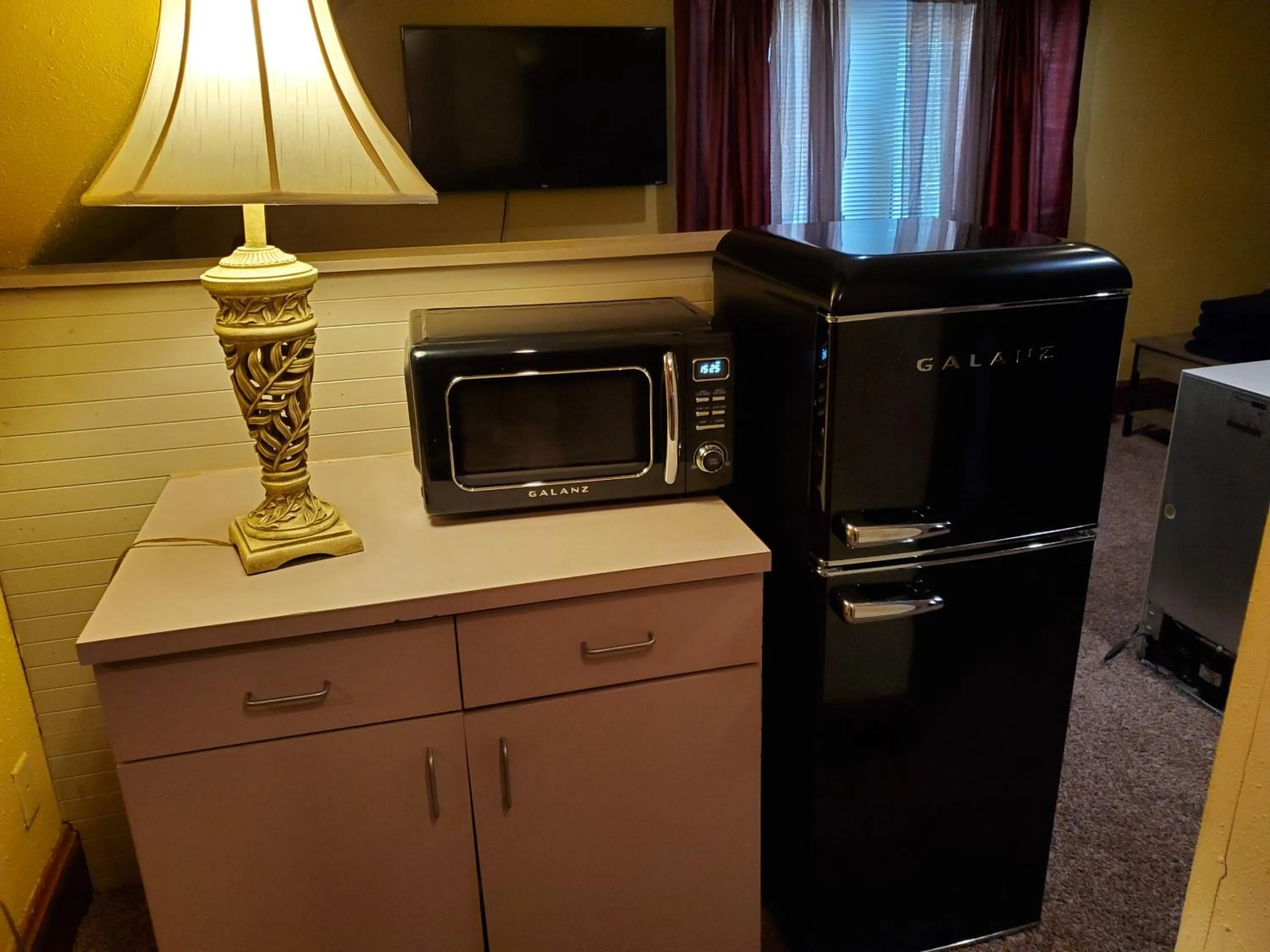 Kitchen or kitchenette in Historic Victorian Inn