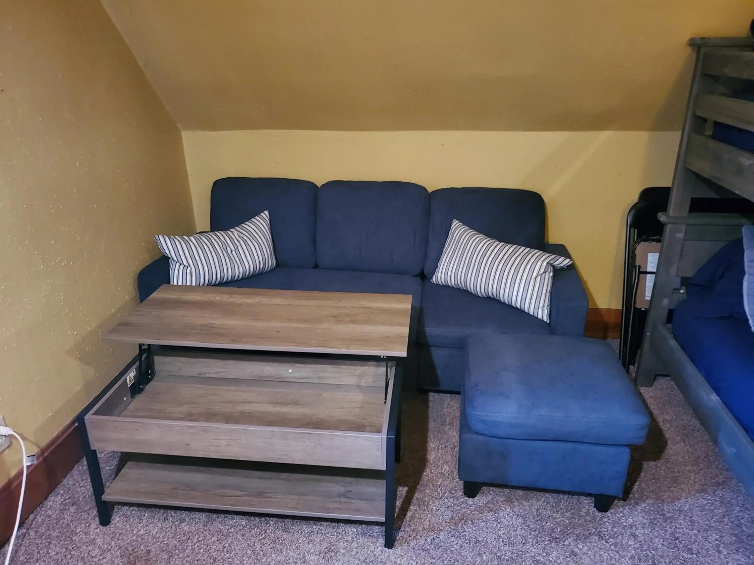 Quadruple Room with Shared Bathroom in Historic Victorian Inn Quadruple Room with Shared Bathroom in Historic Victorian Inn