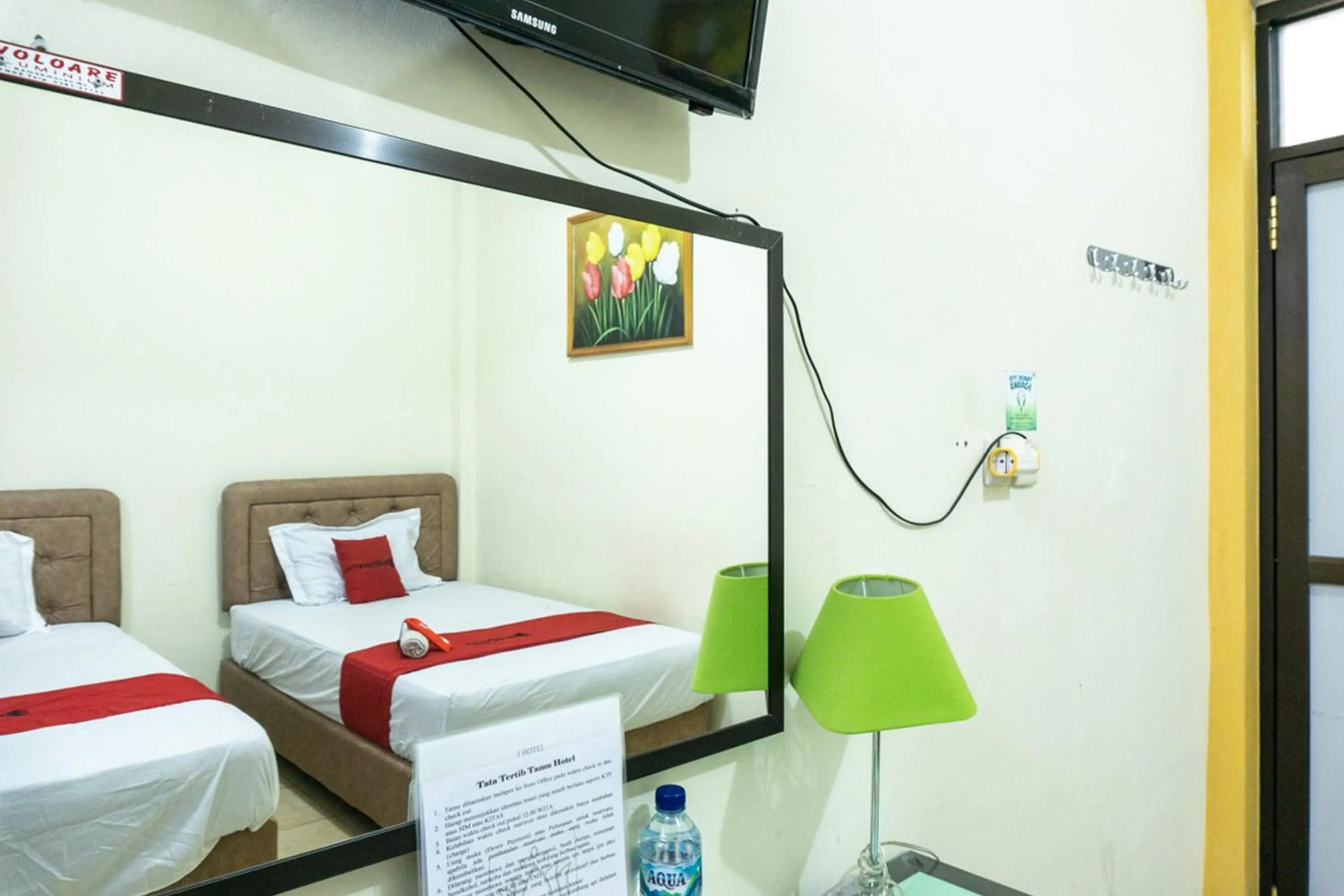 Bed in RedDoorz @ Gatot Subroto Ende