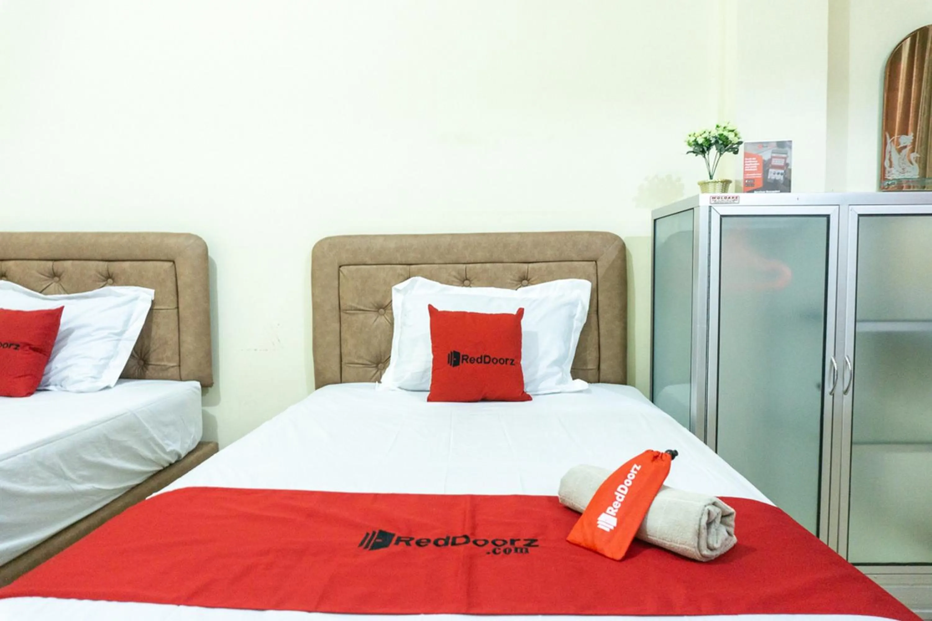 Bed in RedDoorz @ Gatot Subroto Ende