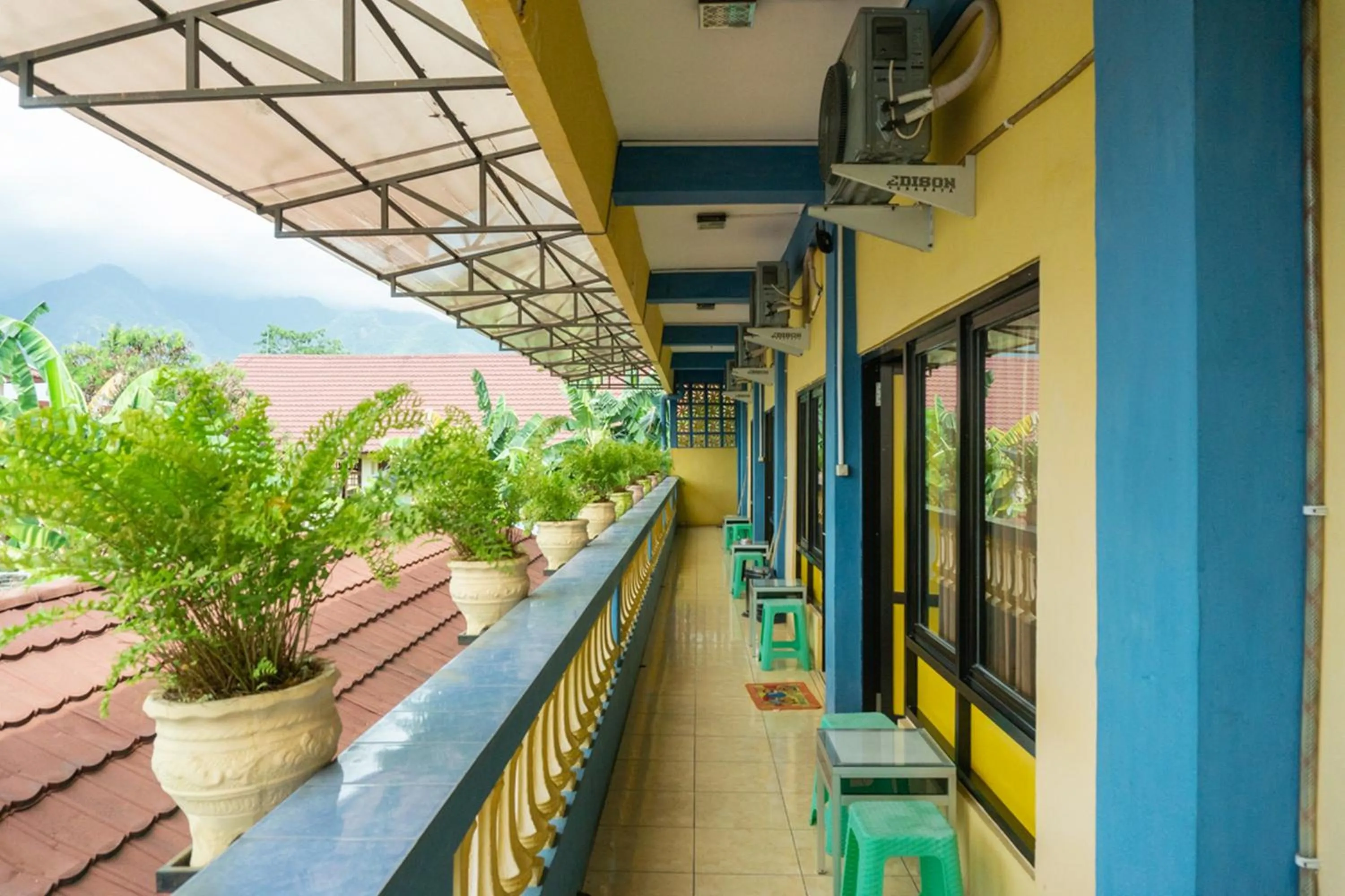 Property building in RedDoorz near H. Hasan Aroeboesman Airport