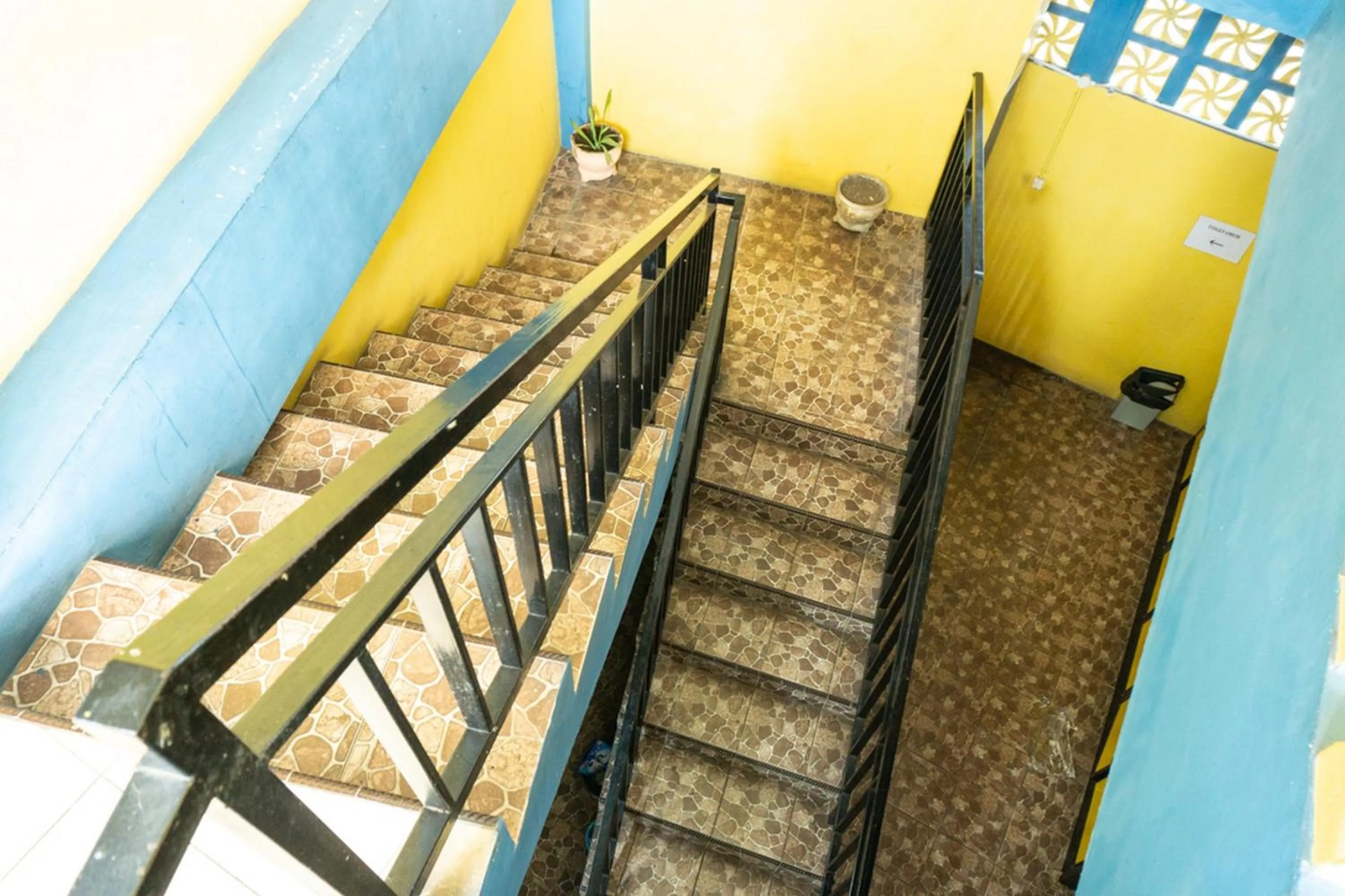 Property building in RedDoorz near H. Hasan Aroeboesman Airport