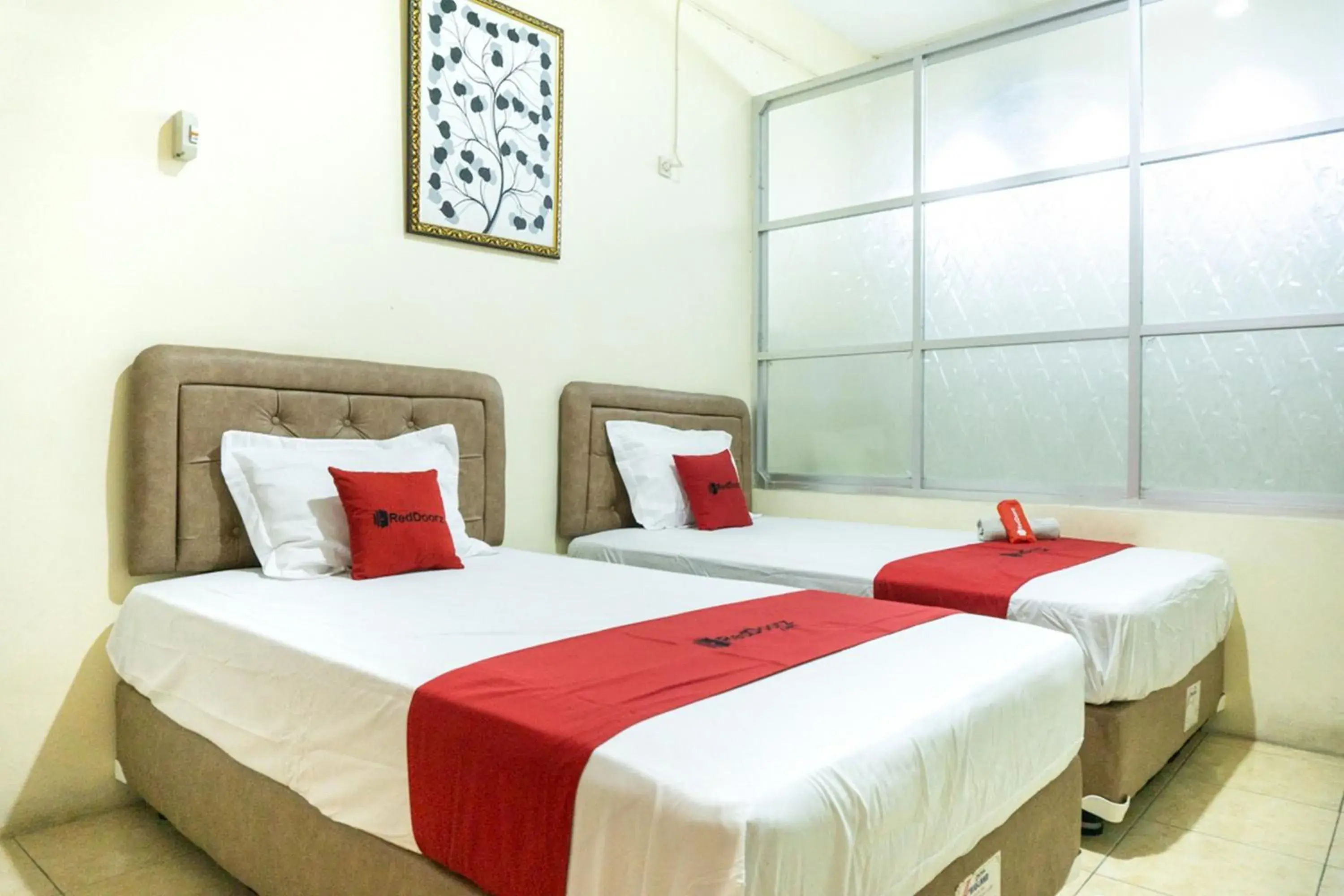 Bedroom in RedDoorz near H. Hasan Aroeboesman Airport Bedroom in RedDoorz near H. Hasan Aroeboesman Airport