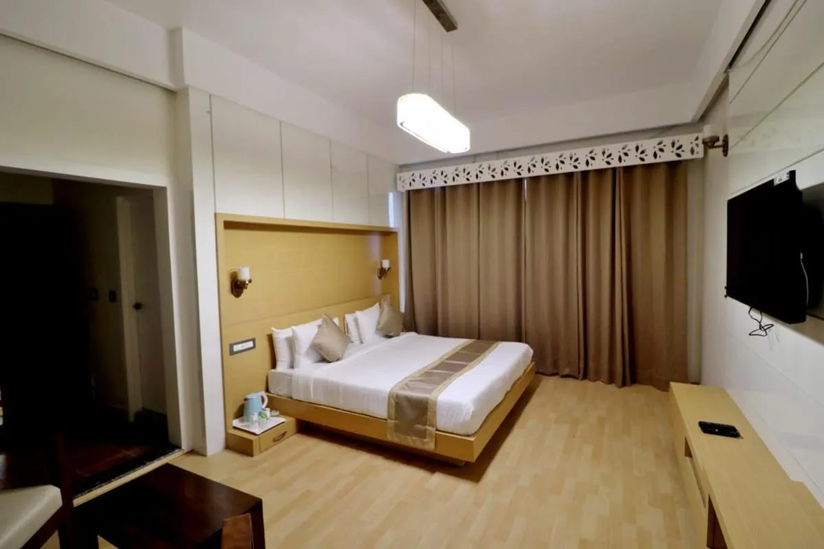 Bed in Clarks Exotica Resort Ramgarh Mukteshwar