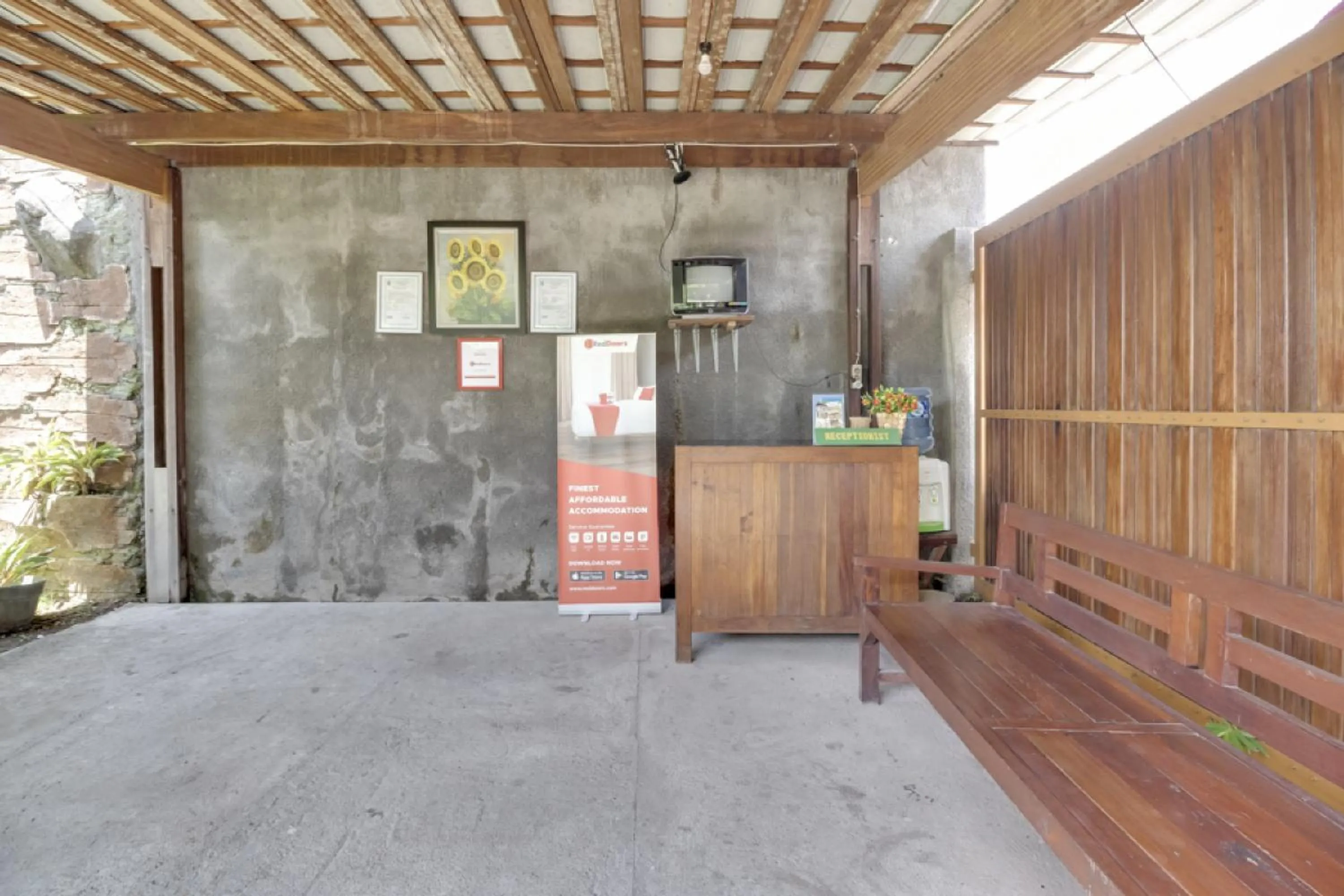 Facade/entrance in RedDoorz at Omah Kayu Homestay Yogyakarta