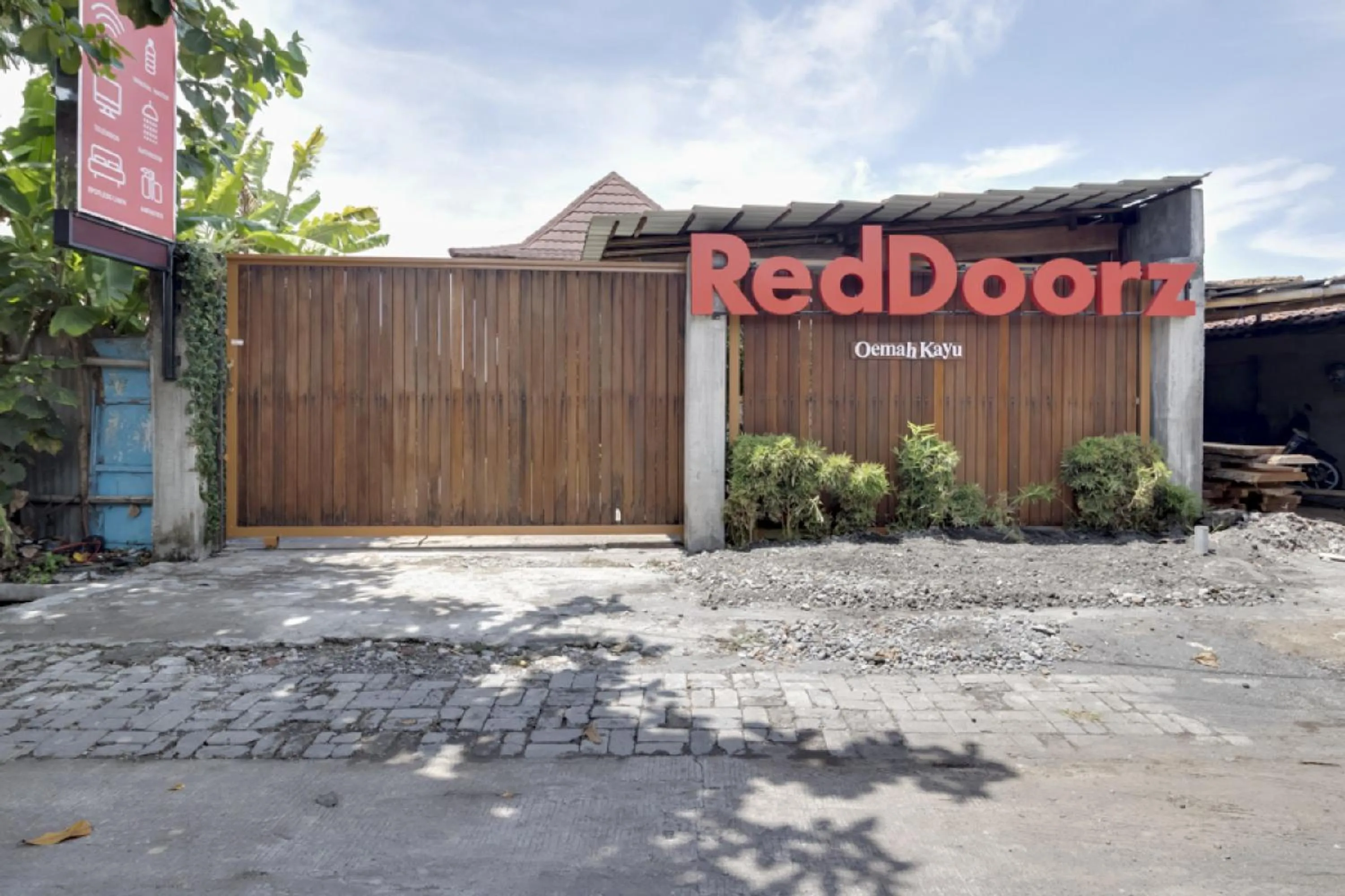Facade/entrance in RedDoorz at Omah Kayu Homestay Yogyakarta
