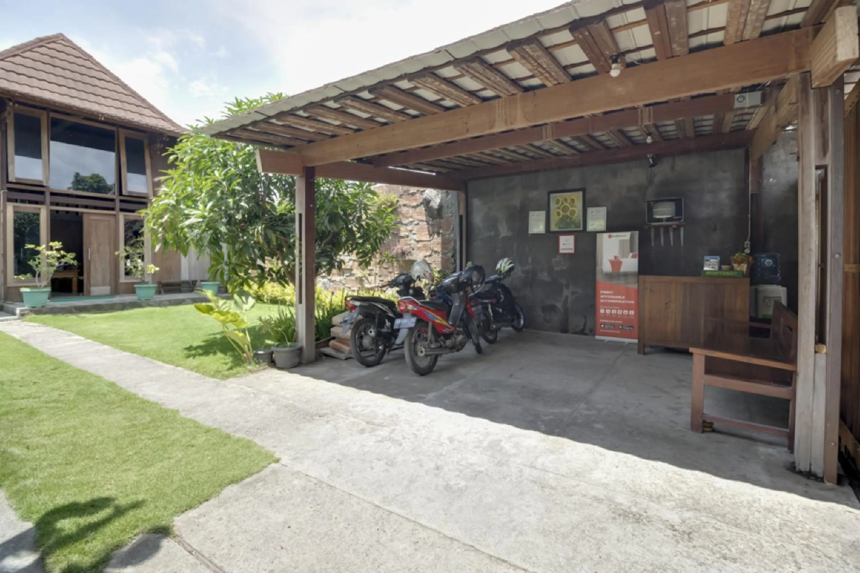 Facade/entrance in RedDoorz at Omah Kayu Homestay Yogyakarta