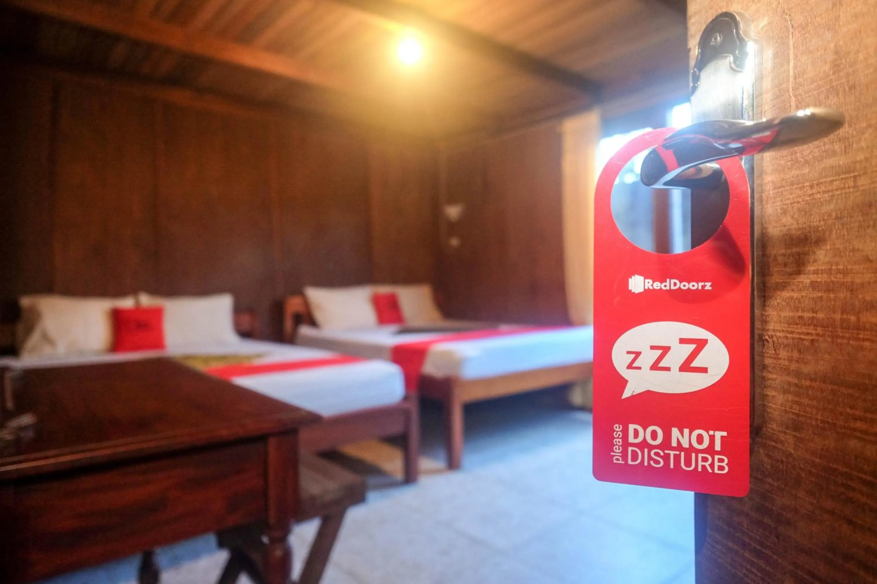 Bedroom, Bed in RedDoorz at Omah Kayu Homestay Yogyakarta