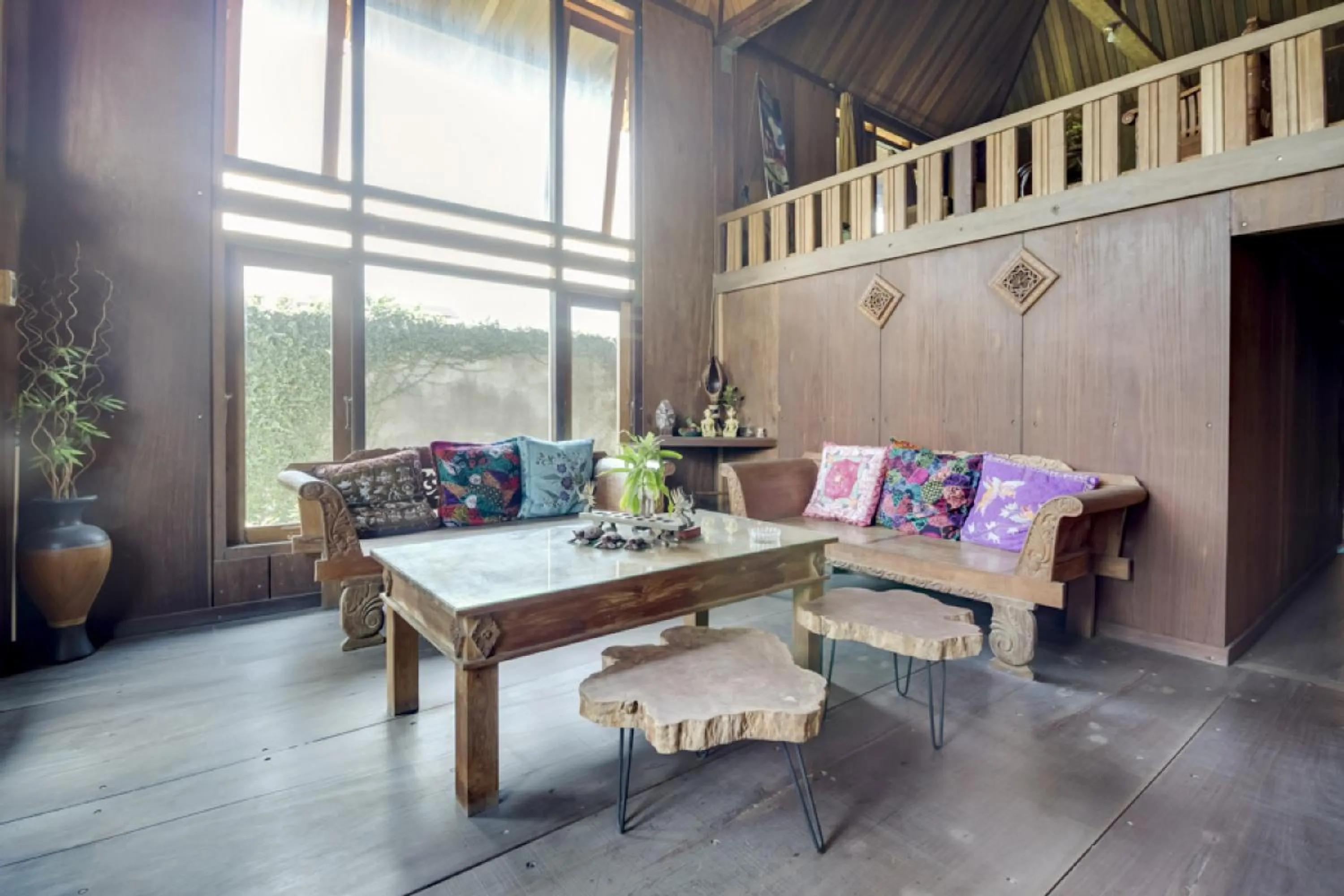 Living room in RedDoorz at Omah Kayu Homestay Yogyakarta