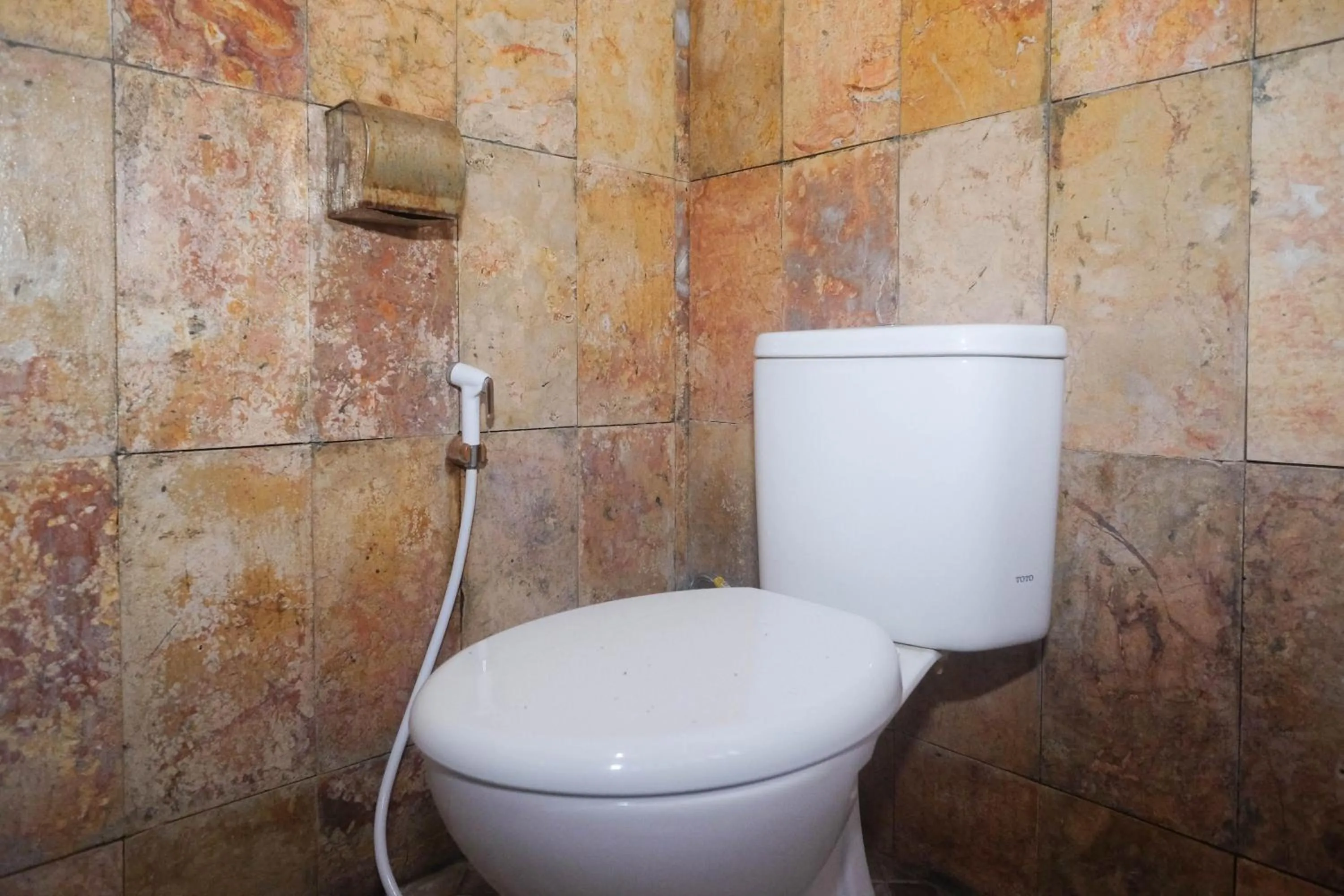 Bathroom in RedDoorz at Omah Kayu Homestay Yogyakarta