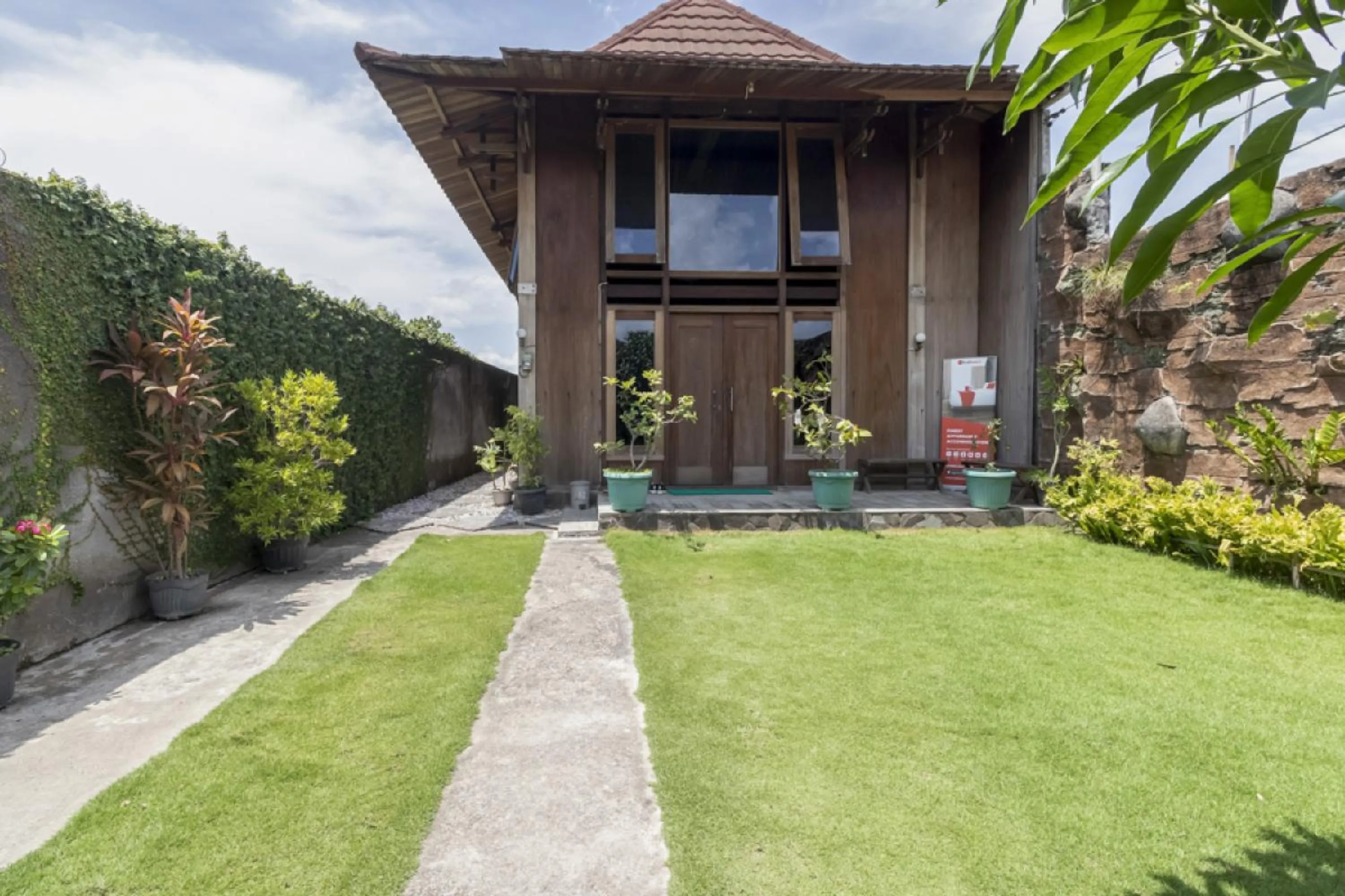 Facade/entrance in RedDoorz at Omah Kayu Homestay Yogyakarta