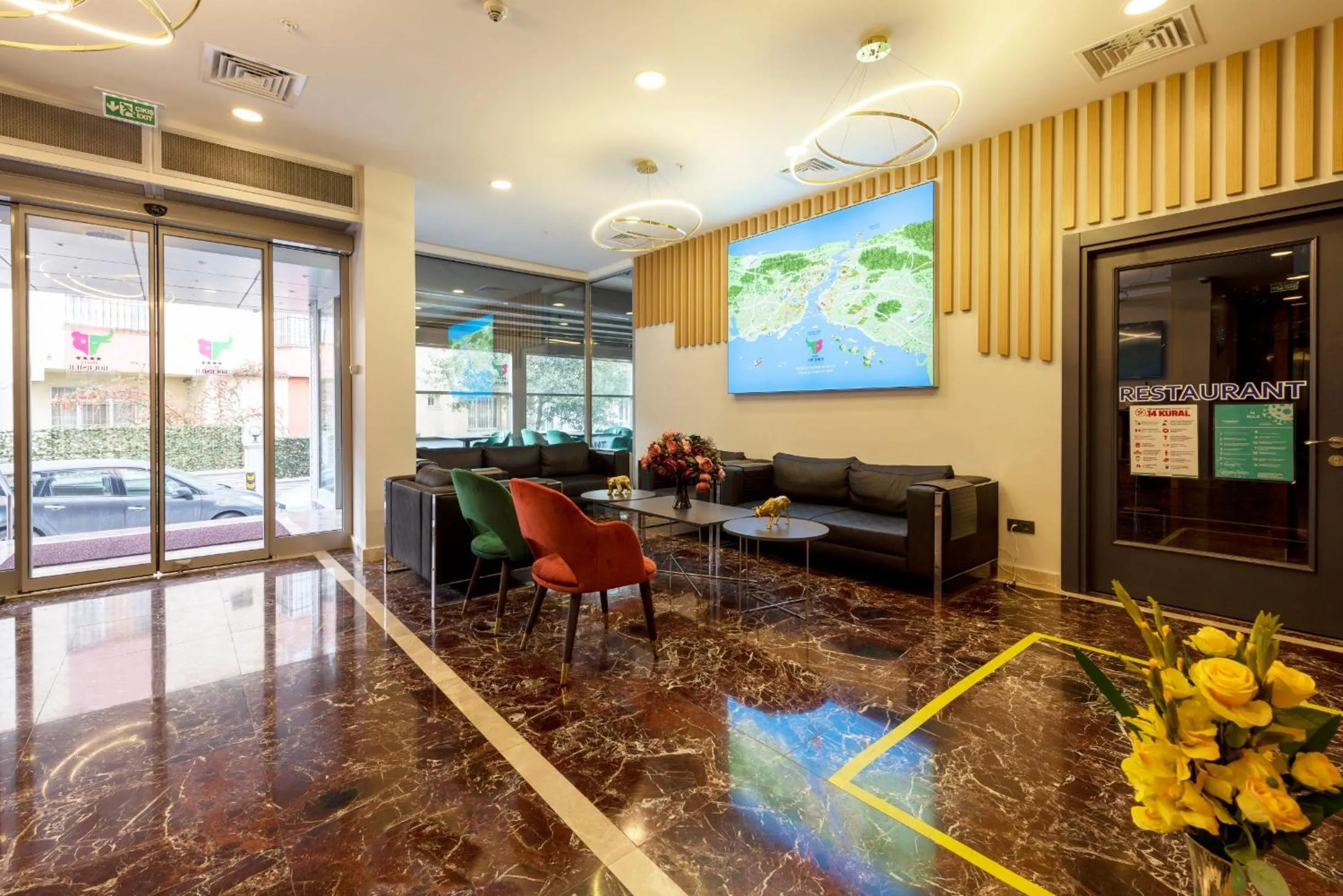 Lobby or reception in Hotel Boursier 2 & Spa