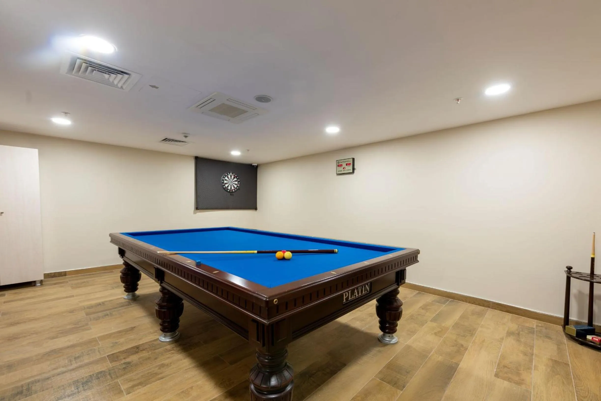 Billiard in Hotel Boursier 2 & Spa