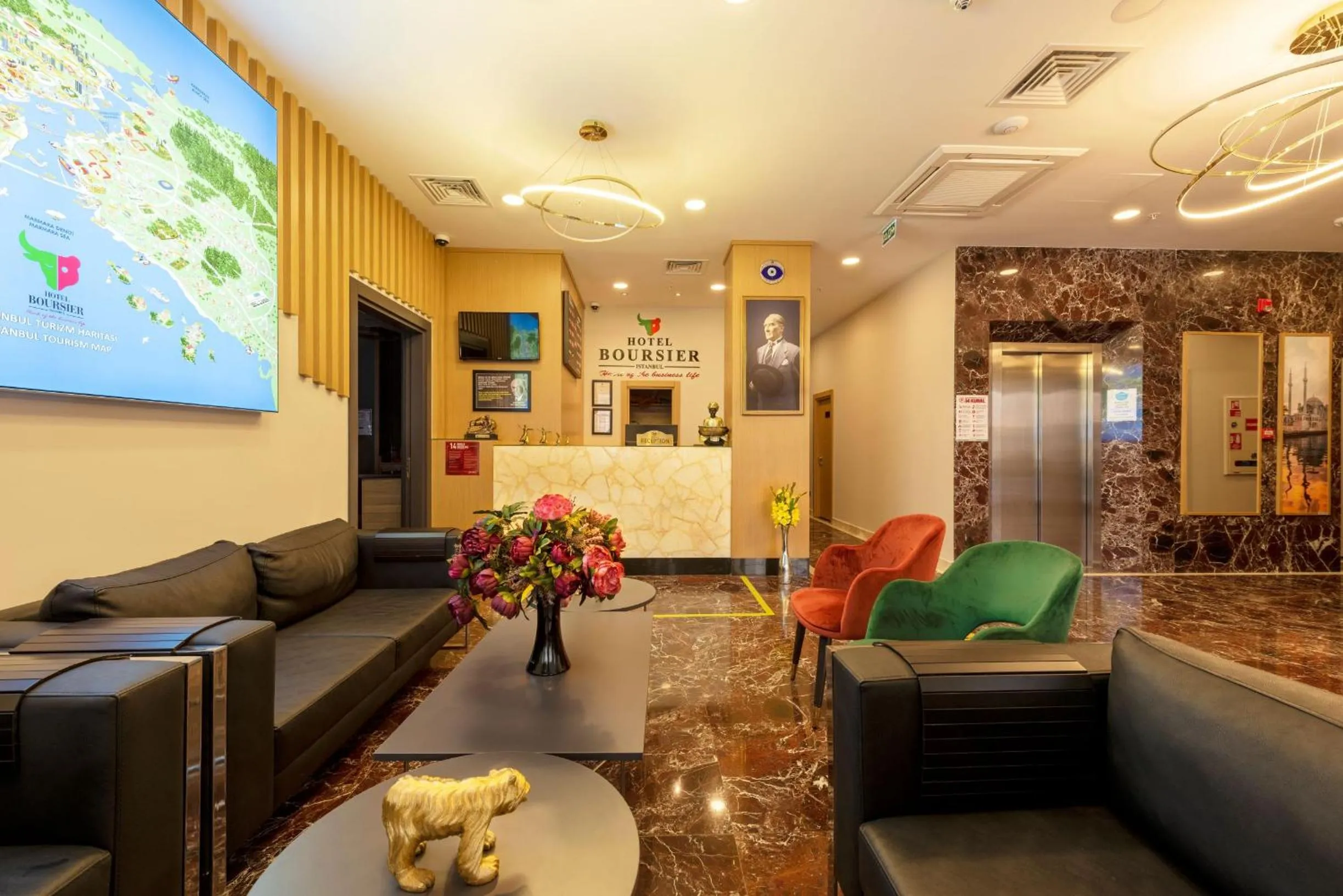 Lobby or reception in Hotel Boursier 2 & Spa