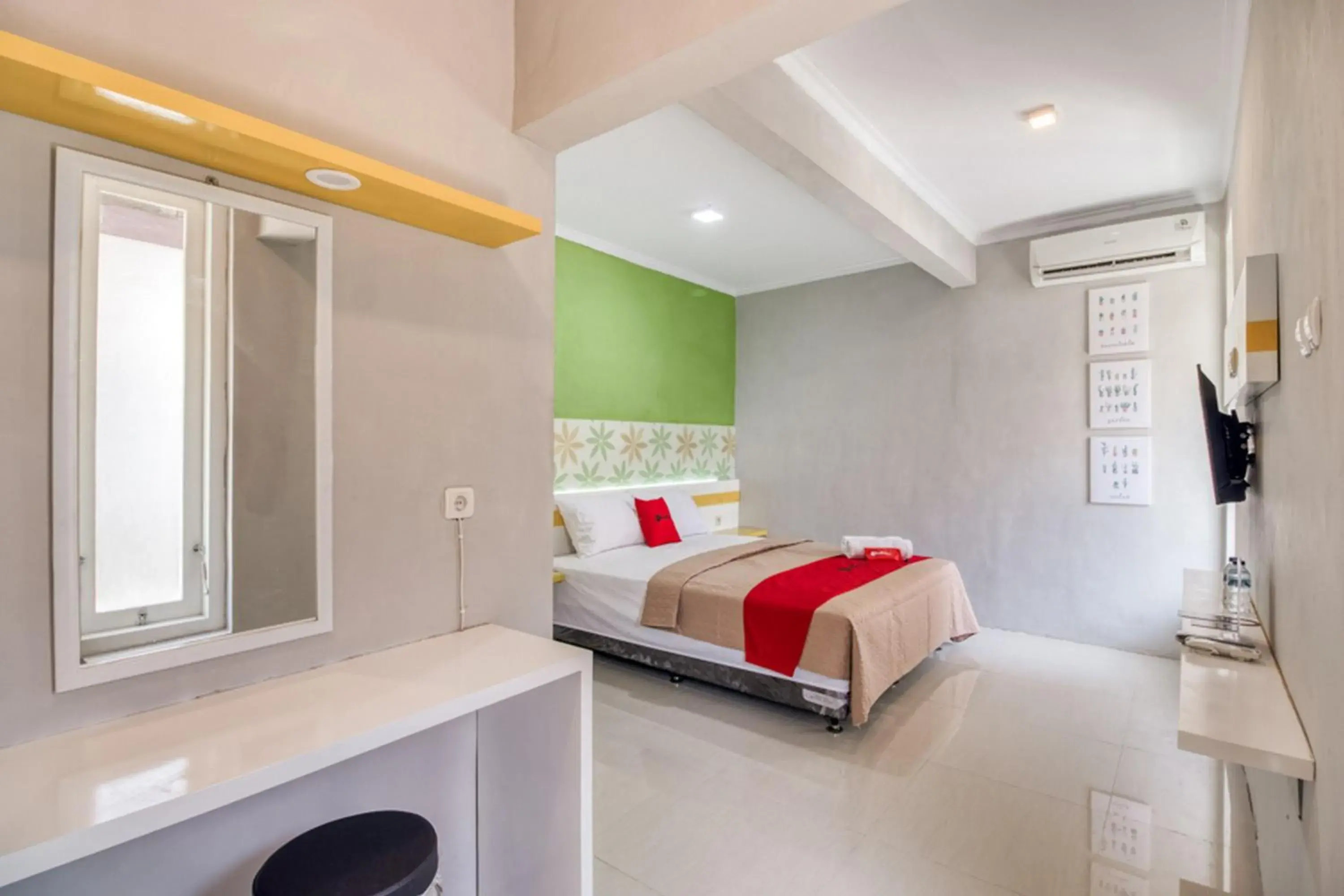 Bedroom, Bed in RedDoorz near Malioboro Tugu Station Jogja 2 Bedroom, Bed in RedDoorz near Malioboro Tugu Station Jogja 2