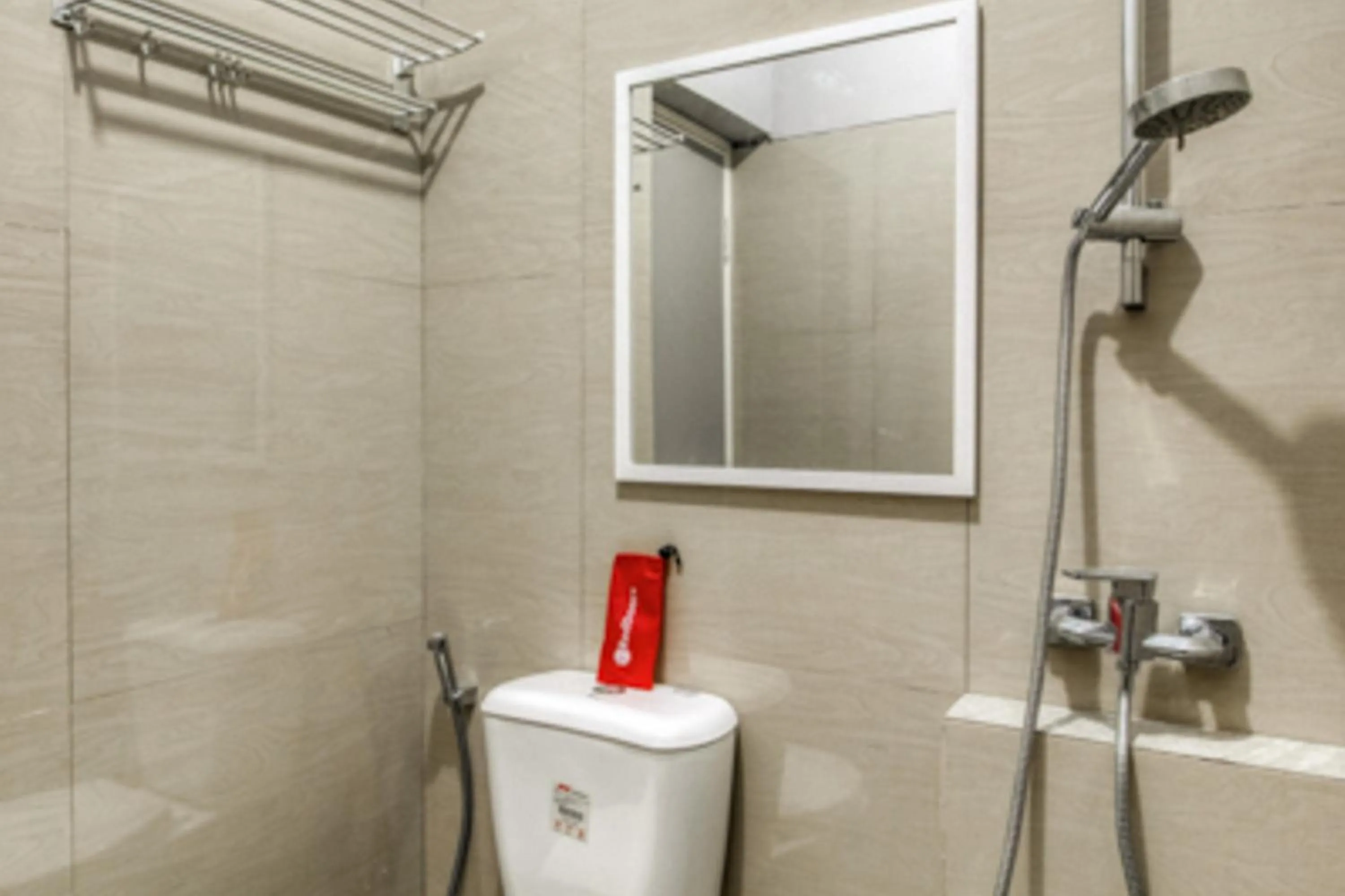 RedDoorz near Malioboro Tugu Station Jogja 2