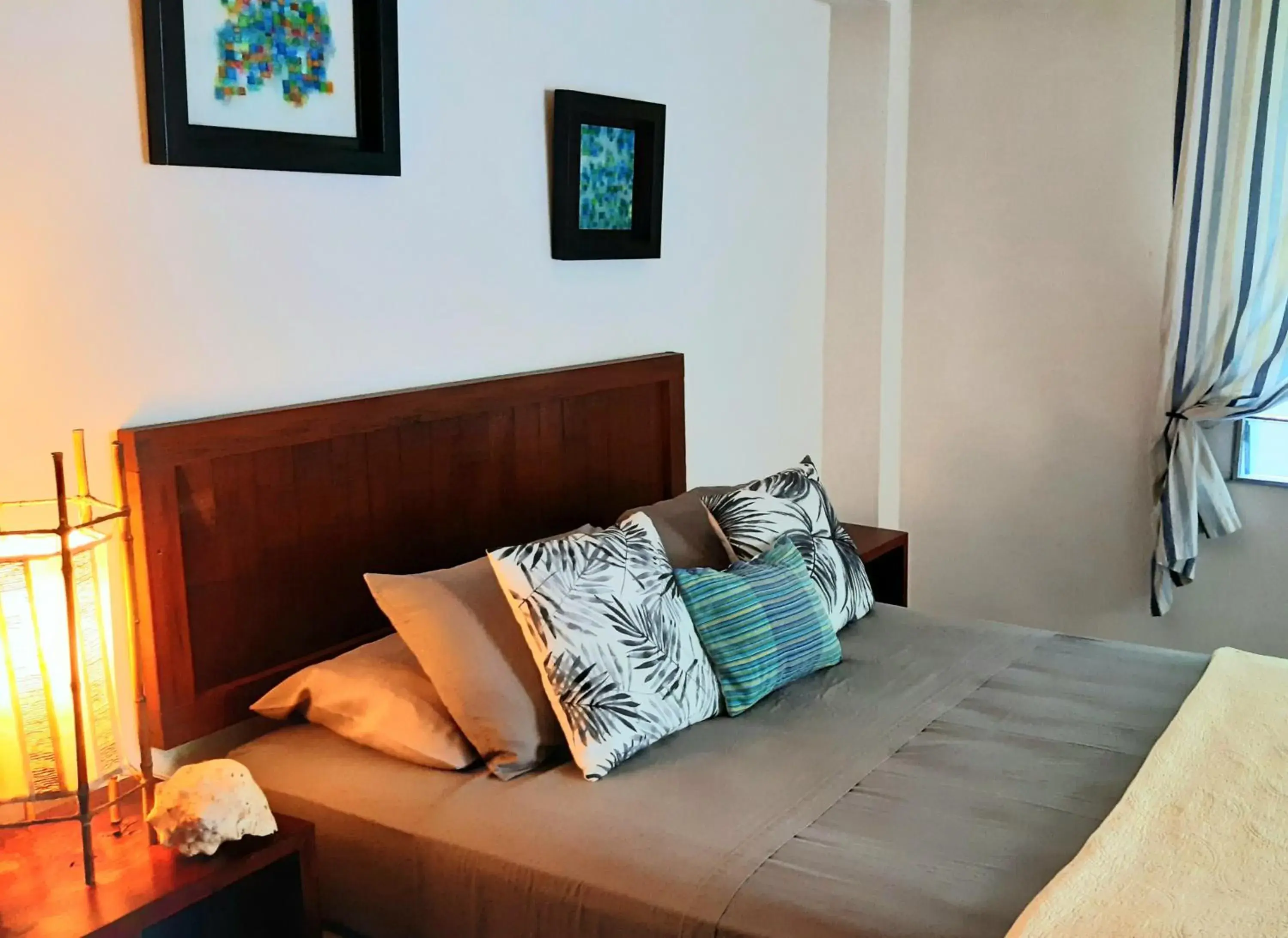 Queen Room in Togo B&B Farallon Queen Room in Togo B&B Farallon