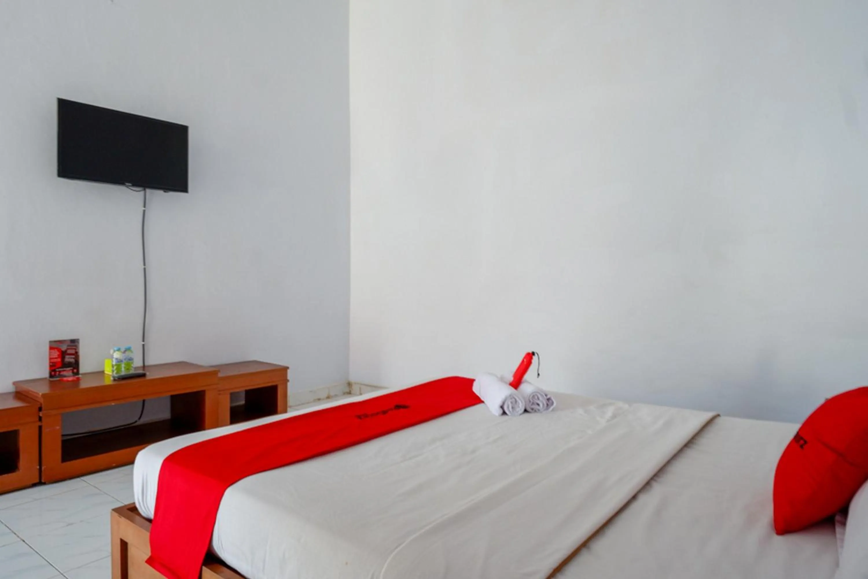 Bed in RedDoorz @ Hotel Horas Palopo