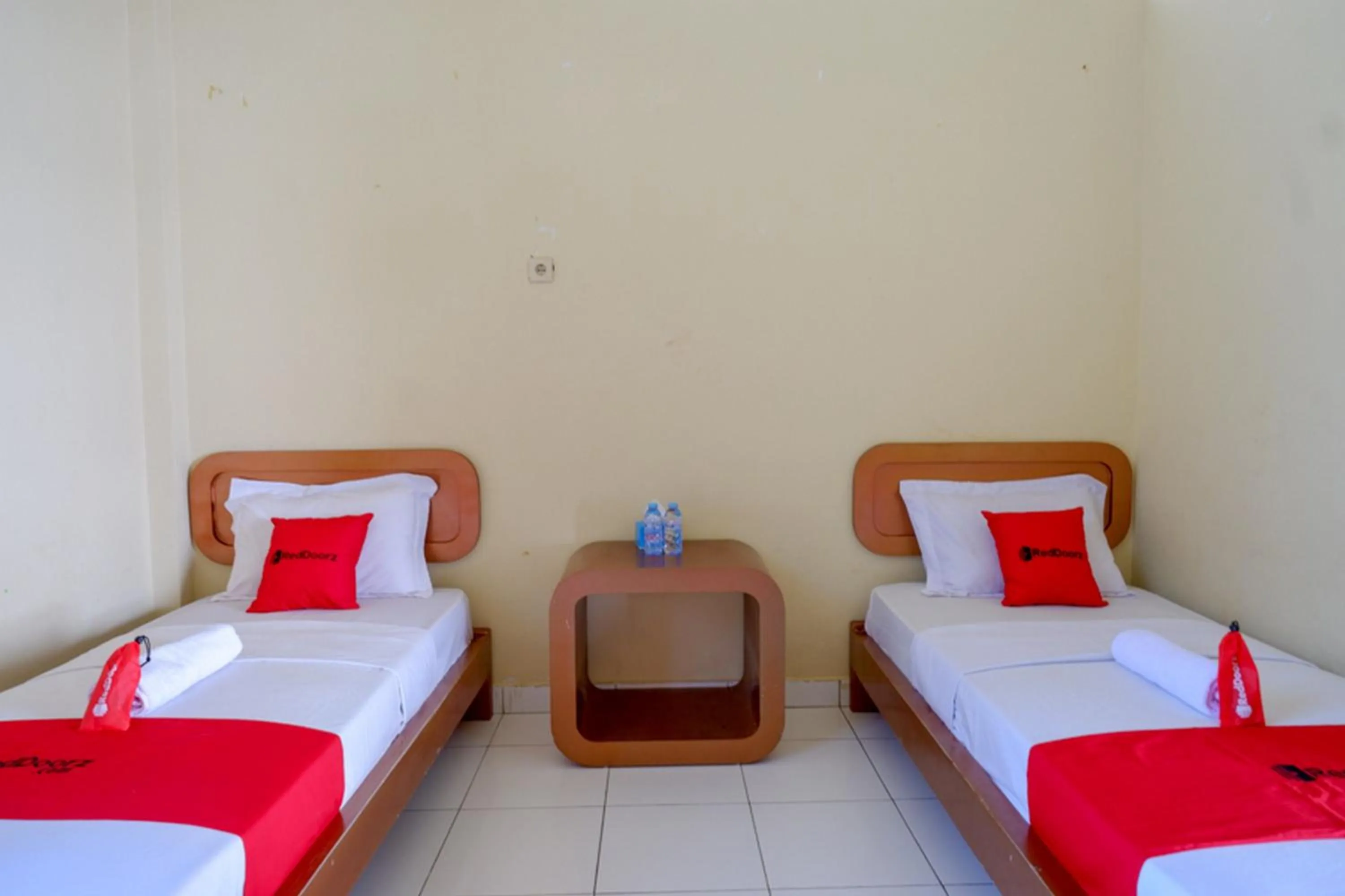 Bed in RedDoorz @ Hotel Horas Palopo
