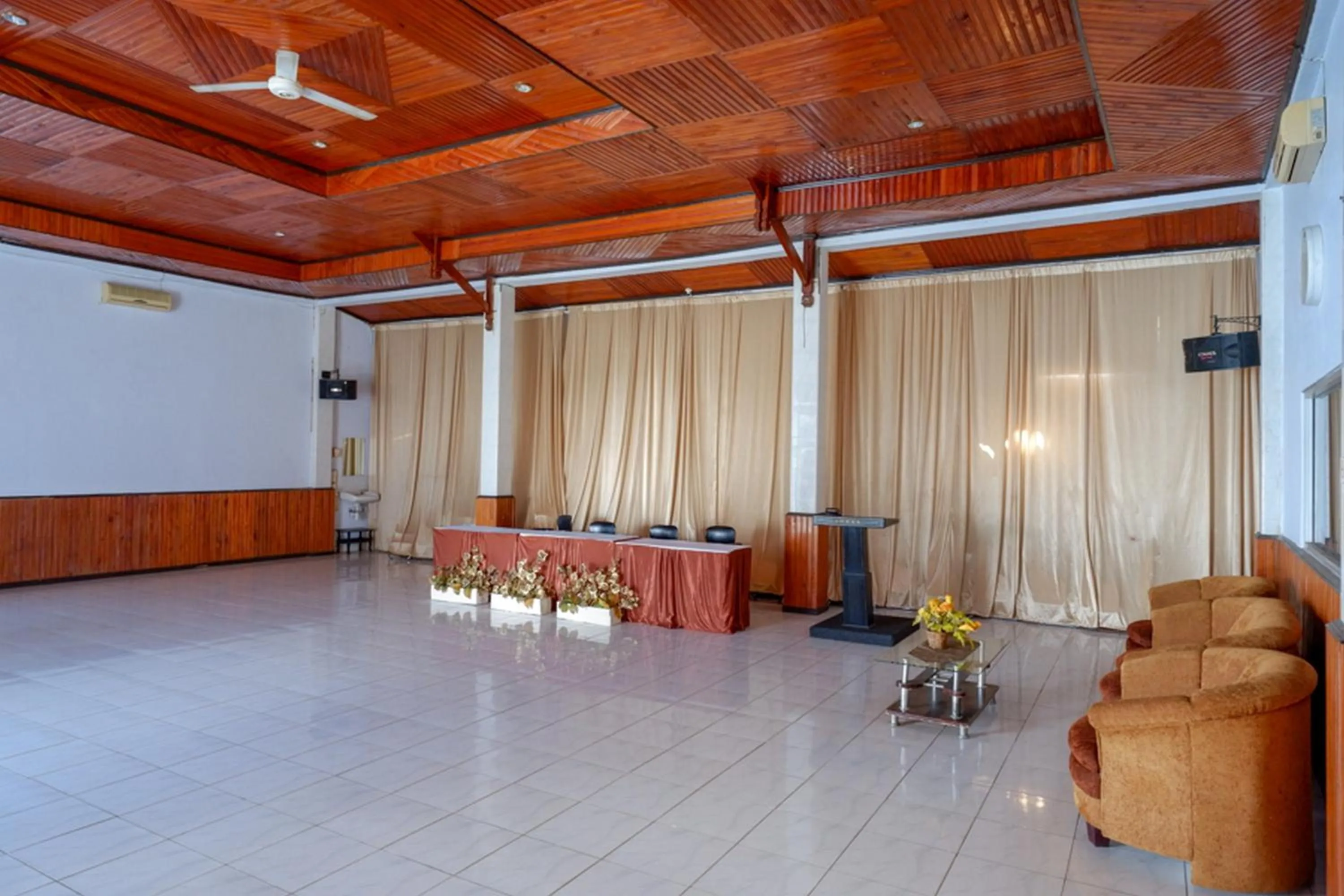 RedDoorz @ Hotel Horas Palopo