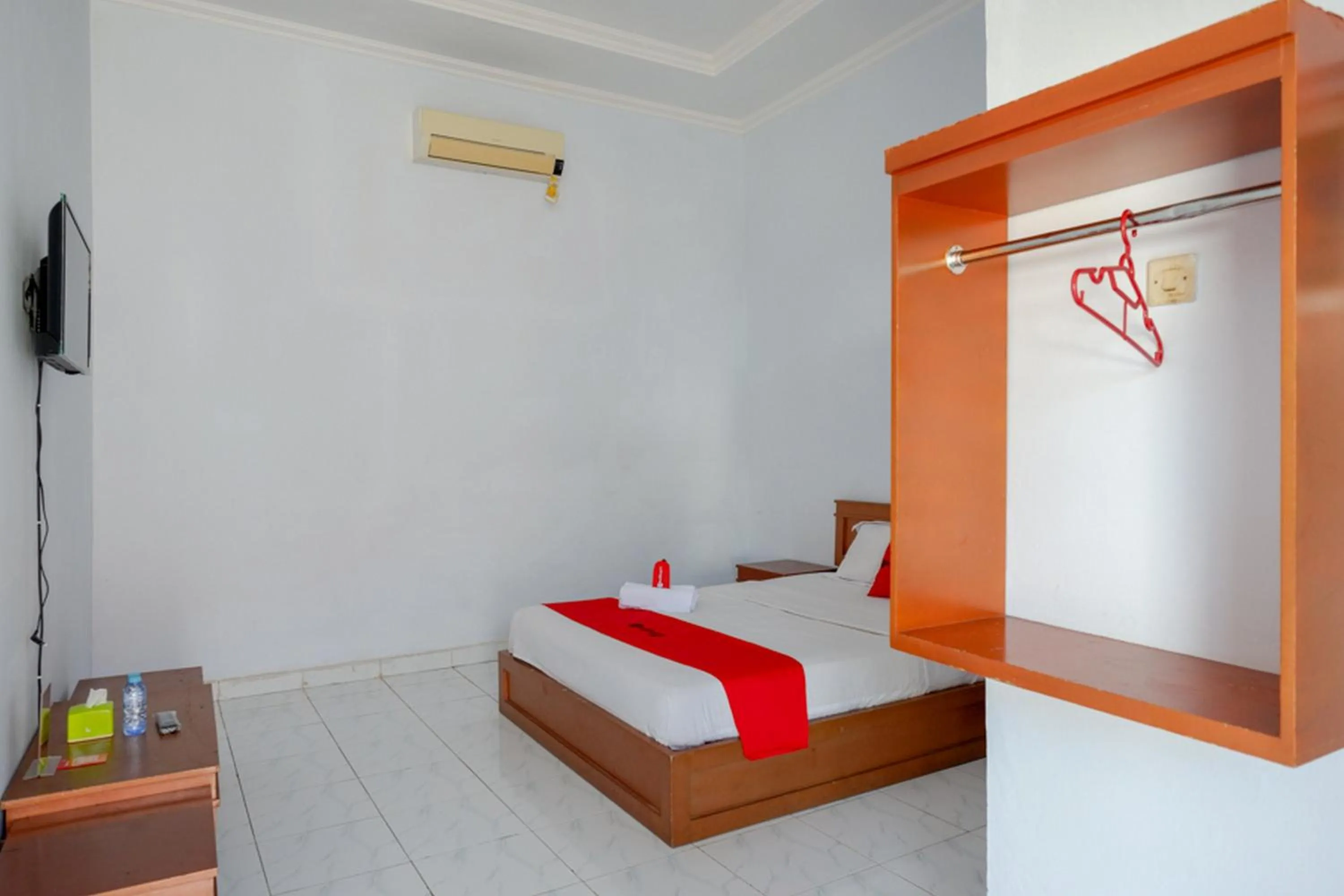 Bed in RedDoorz @ Hotel Horas Palopo