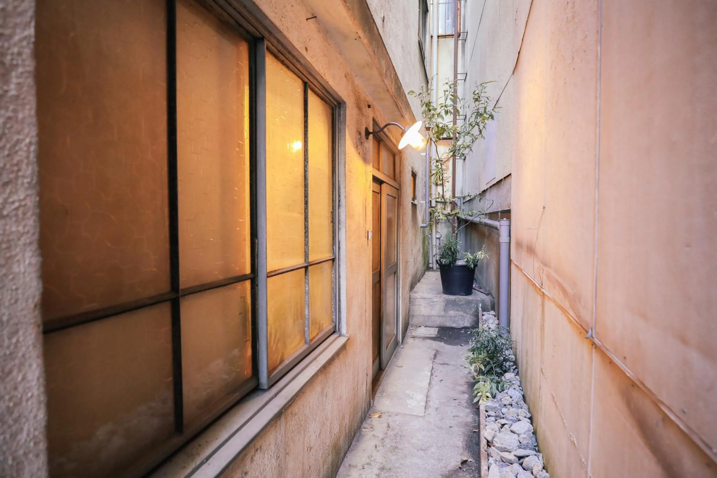 Facade/entrance in chAho Hostel Nirasaki / Outdoor Base