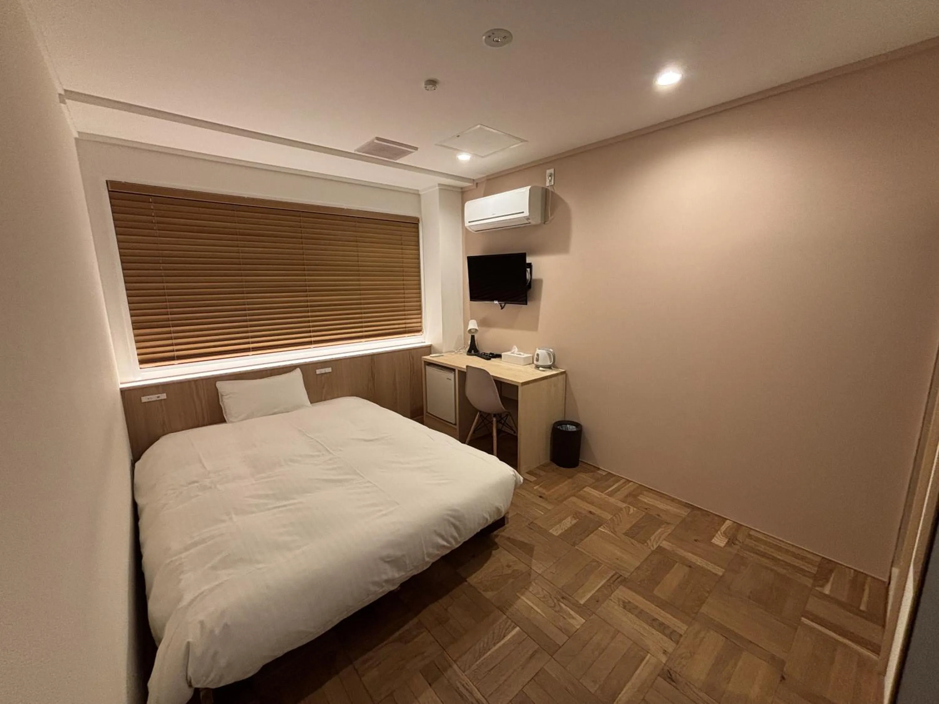 Bedroom, Bed in nirasakiyaSTAY