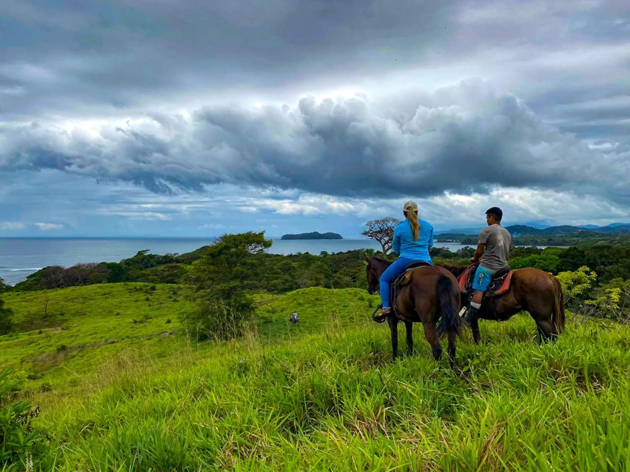 People in Hotel Santa Catalina Panamá