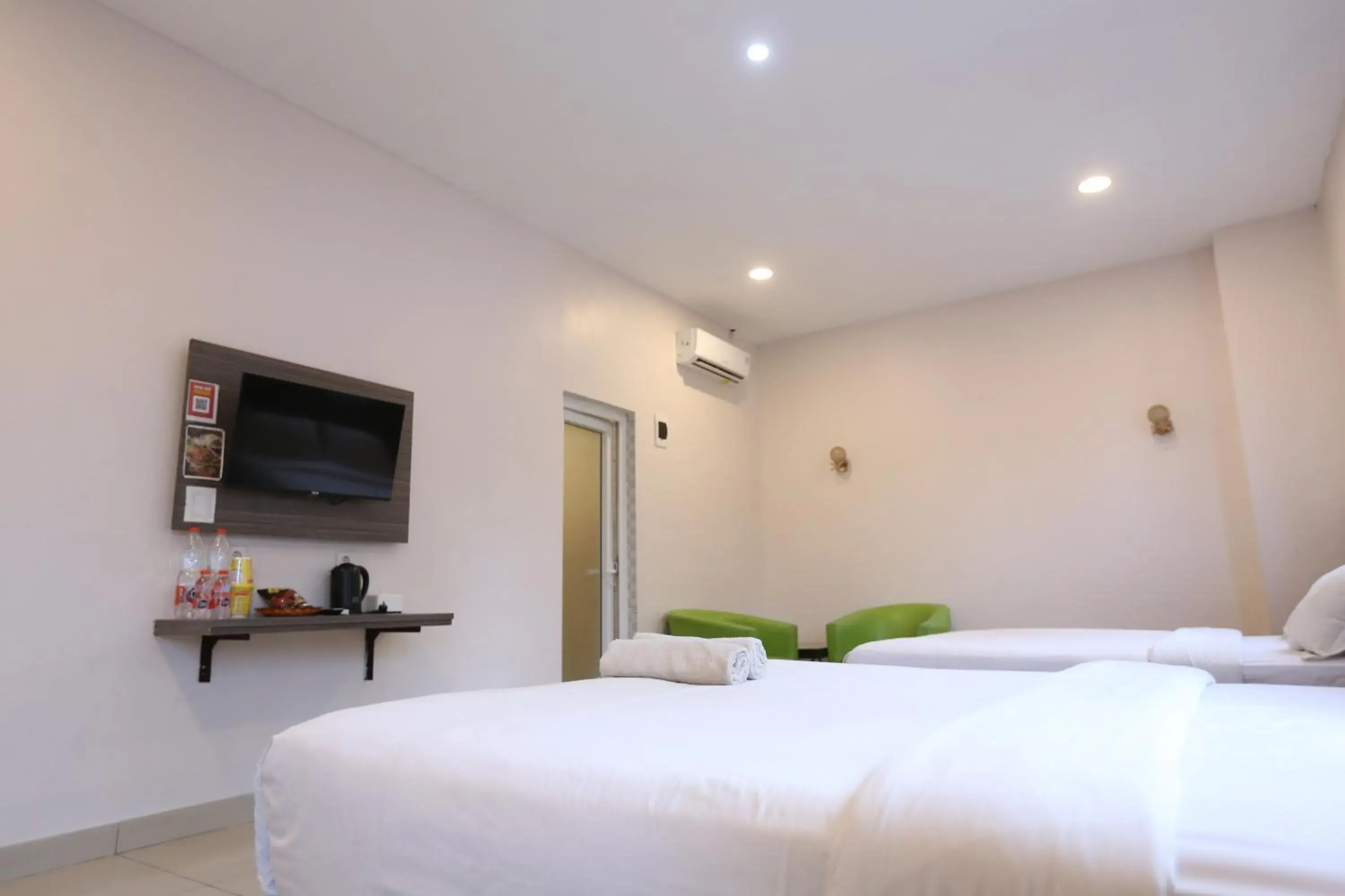 Bed in De'Tonga Hotel Bed in De'Tonga Hotel