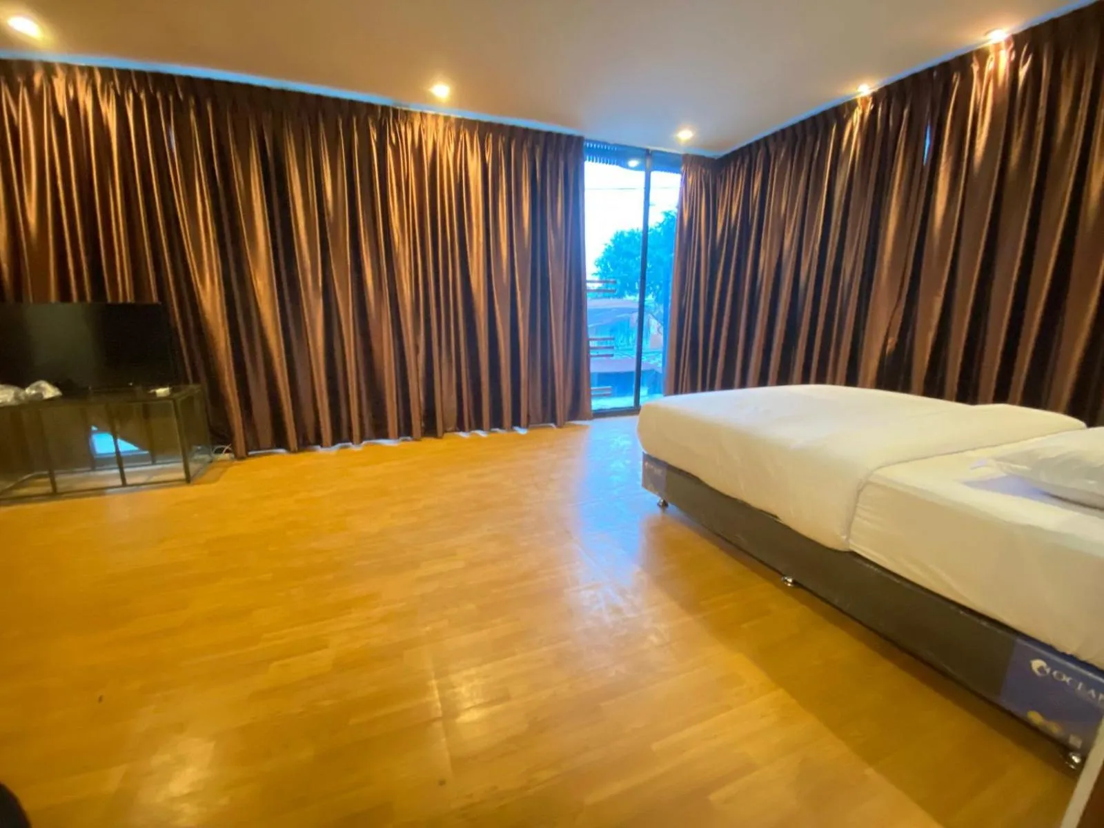 Bed in De'Tonga Hotel