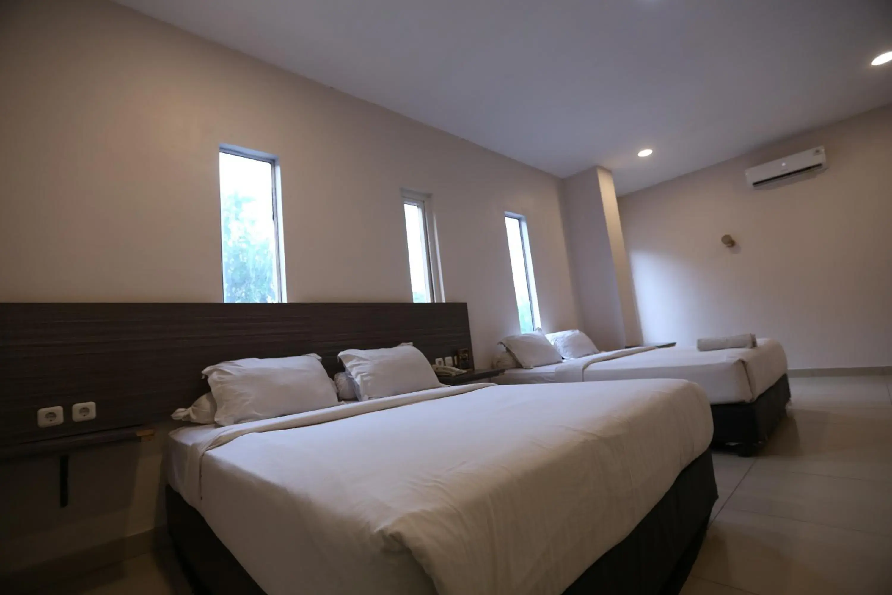 Bed in De'Tonga Hotel Bed in De'Tonga Hotel