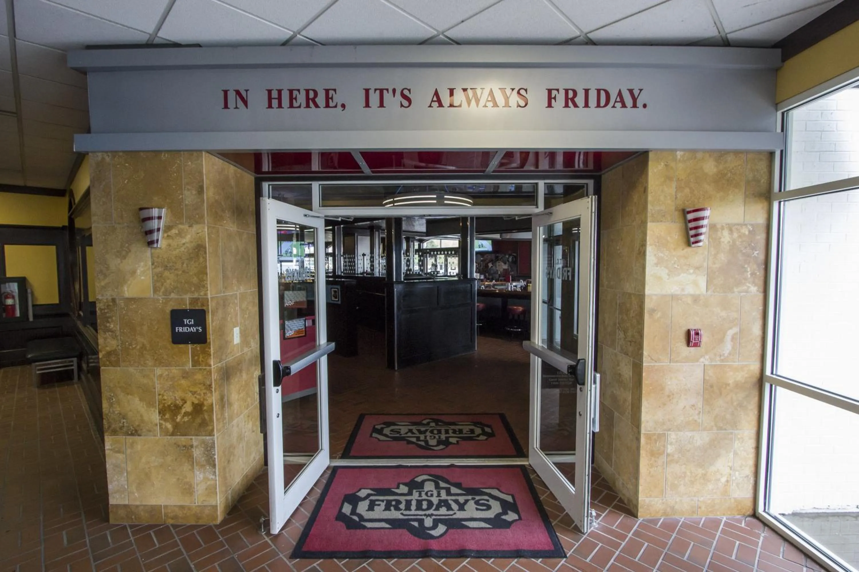 Restaurant/places to eat in Cedar Point Hotel Breakers