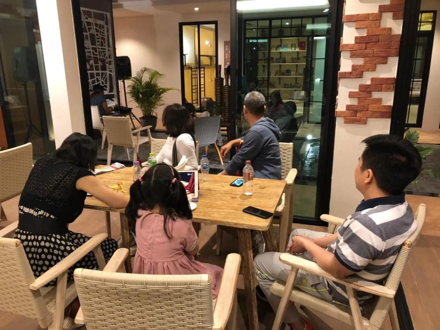 Restaurant/places to eat in Nine Hotel Chiangmai