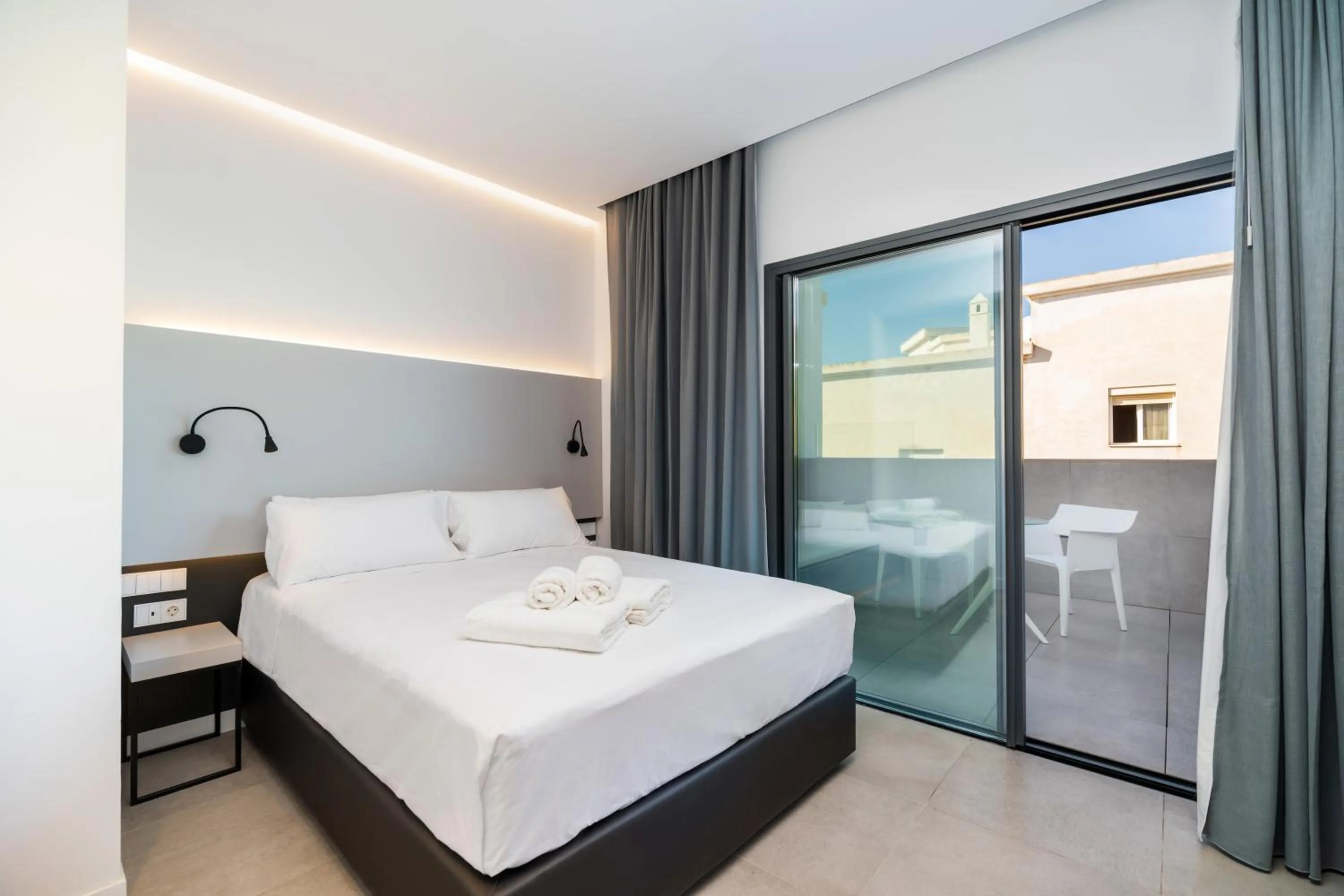 Balcony/Terrace, Bed in Dormos Hotel