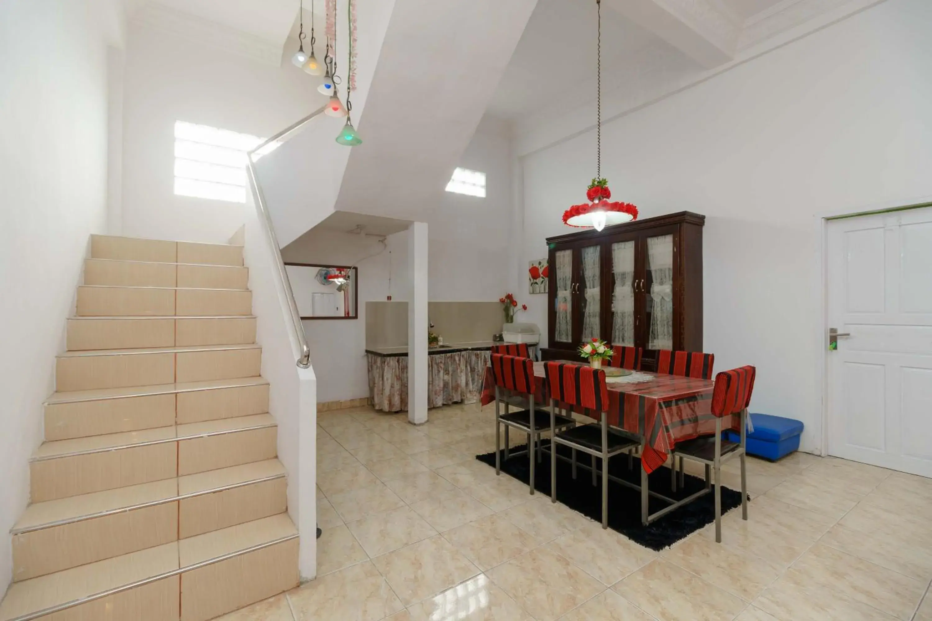 Facade/entrance in RedDoorz Syariah near Museum Tsunami Aceh 2 Facade/entrance in RedDoorz Syariah near Museum Tsunami Aceh 2