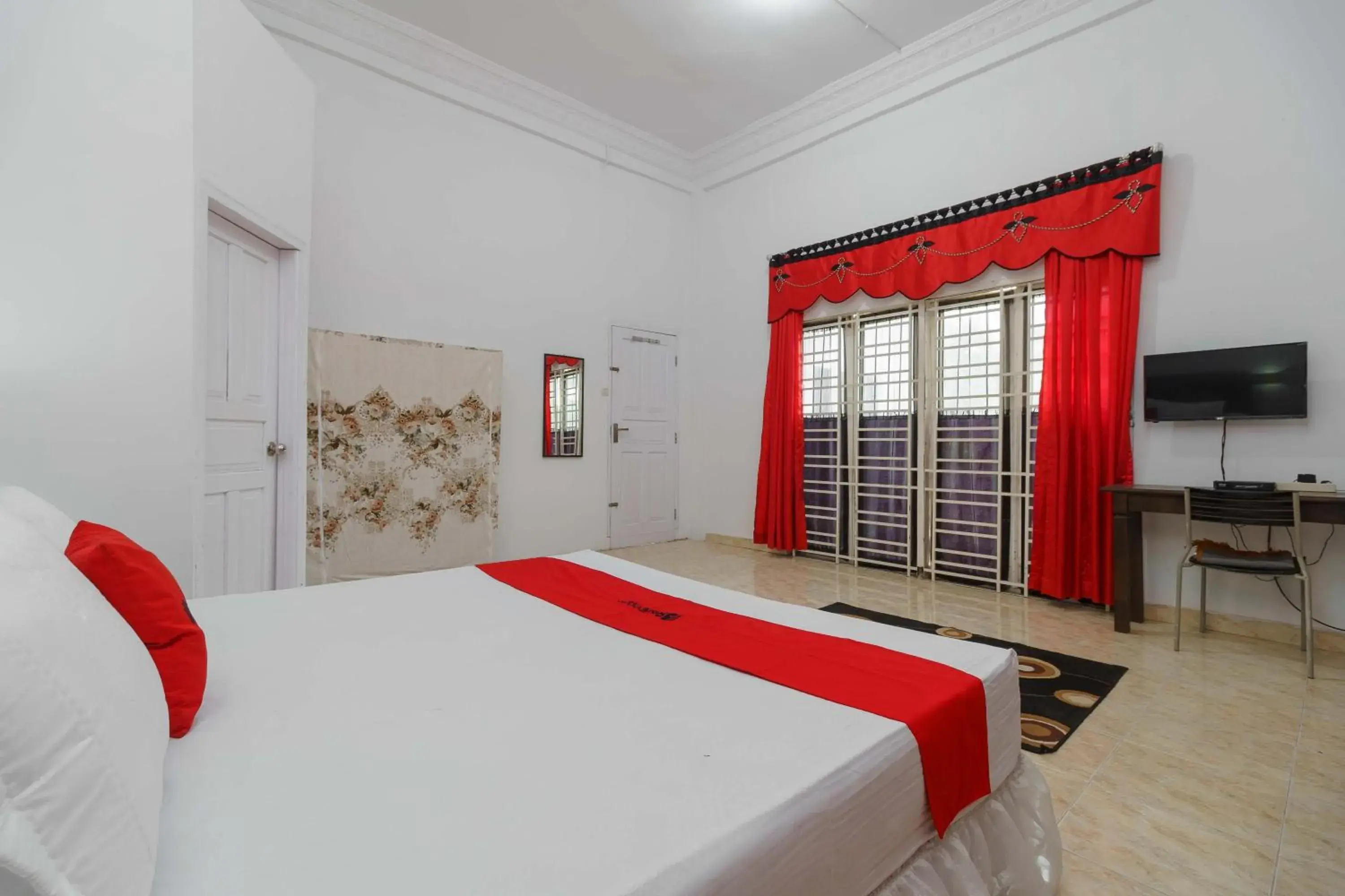 Bed in RedDoorz Syariah near Museum Tsunami Aceh 2 Bed in RedDoorz Syariah near Museum Tsunami Aceh 2