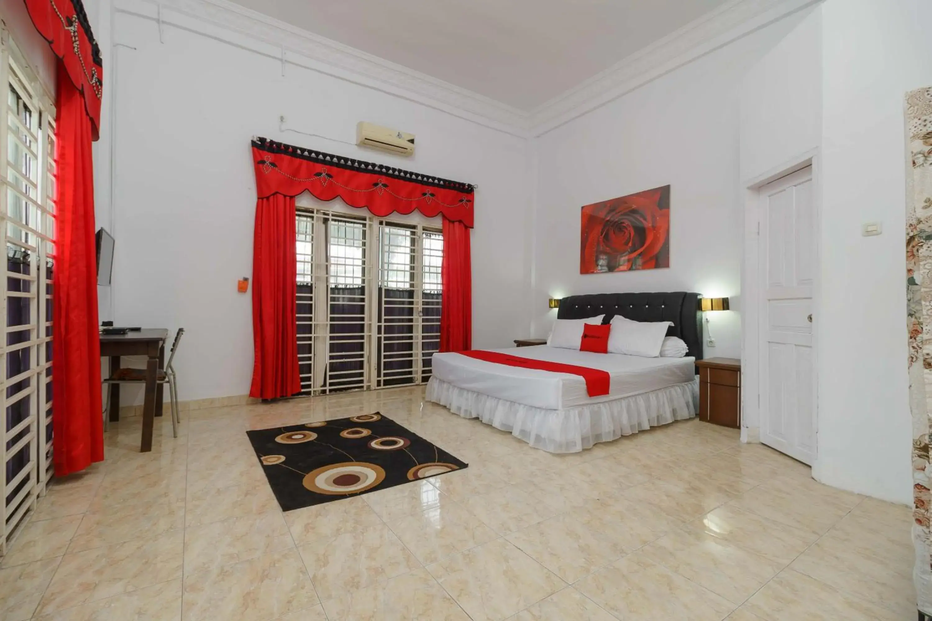 Bed in RedDoorz Syariah near Museum Tsunami Aceh 2 Bed in RedDoorz Syariah near Museum Tsunami Aceh 2