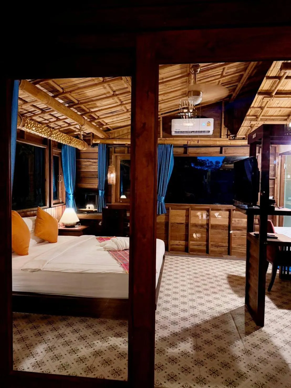 Queen Room with Pool View in Relax House Lanta Old Town