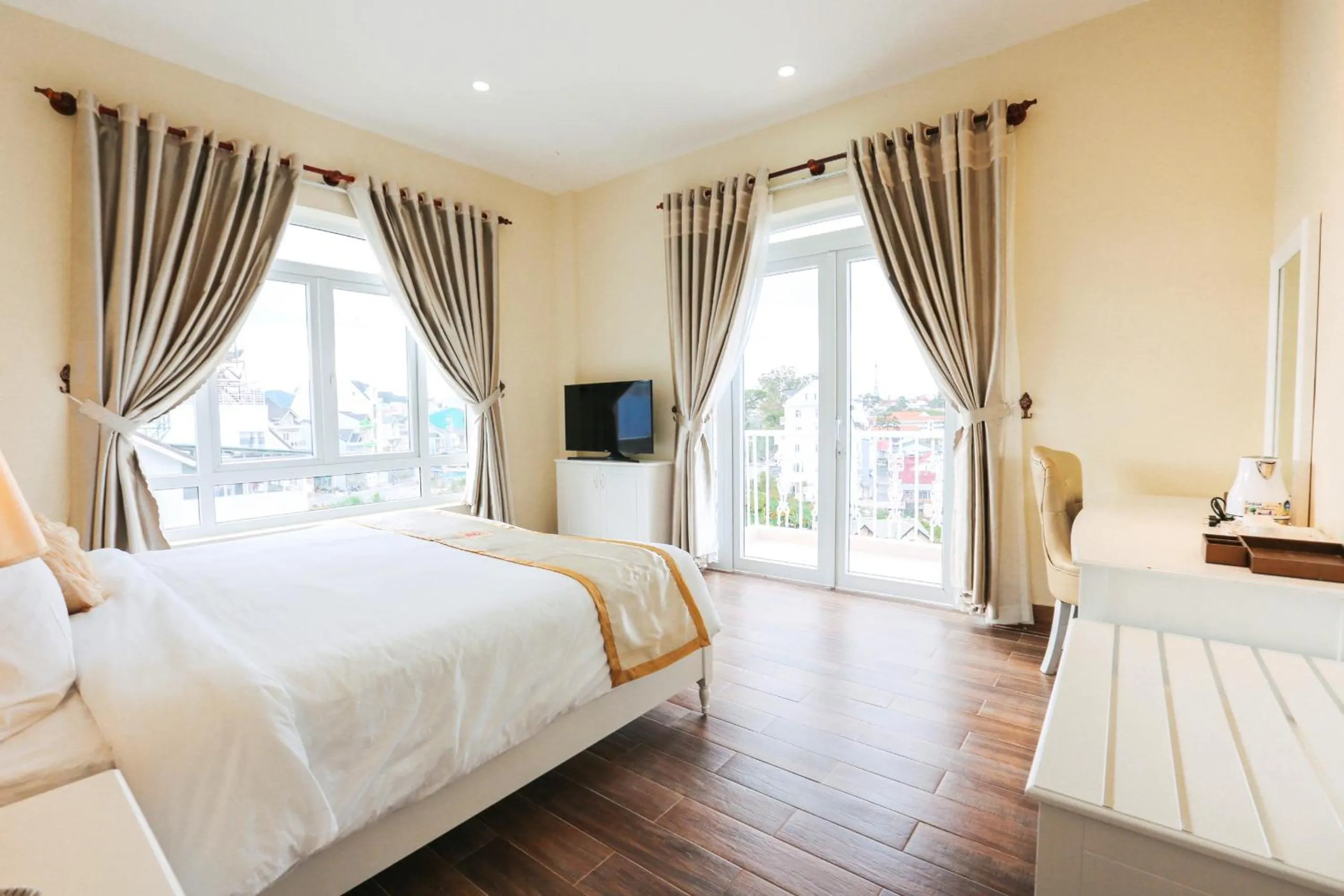 Photo of the whole room in La Vie En Rose Villa