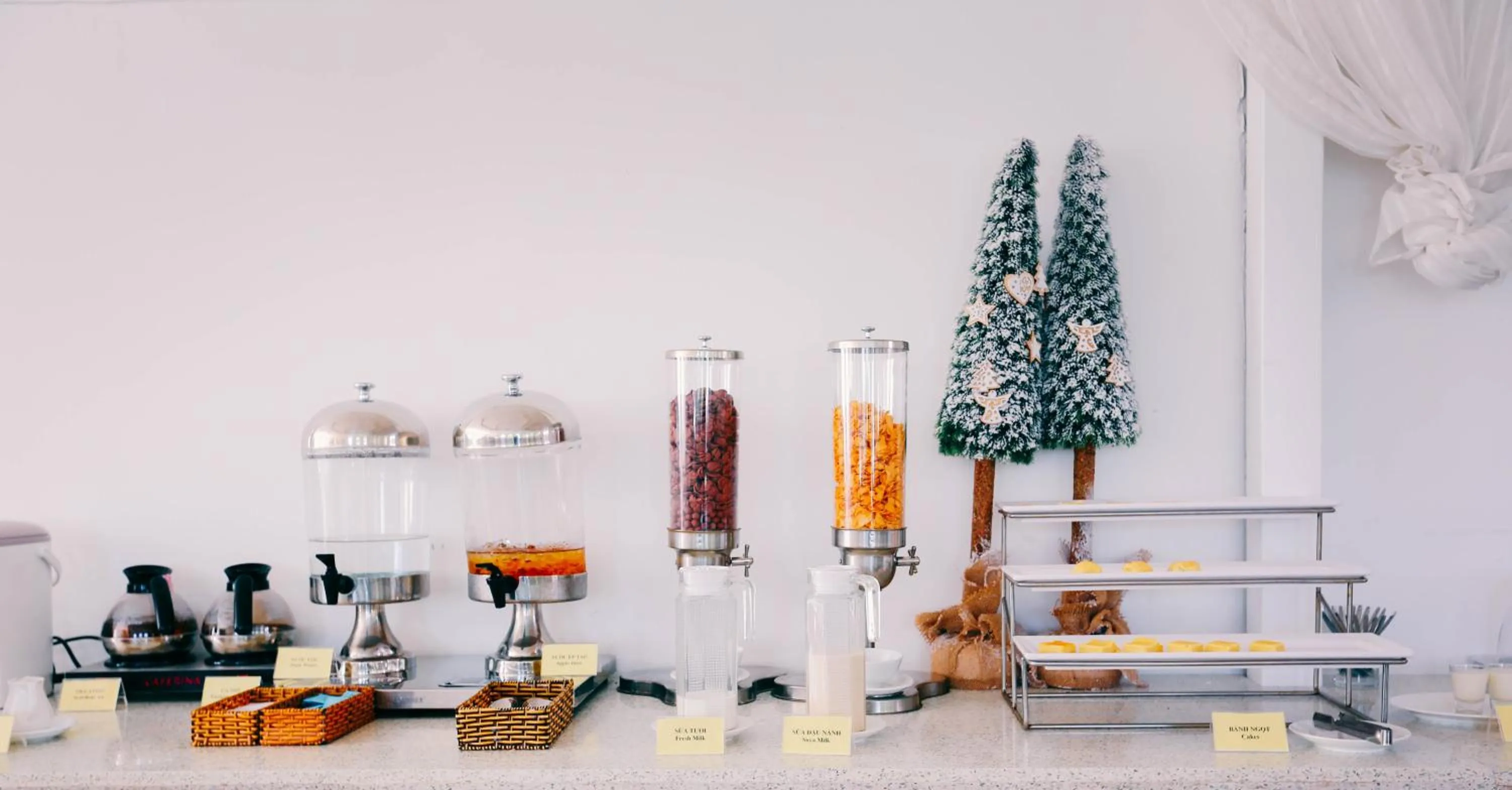 Breakfast in La Vie En Rose Villa