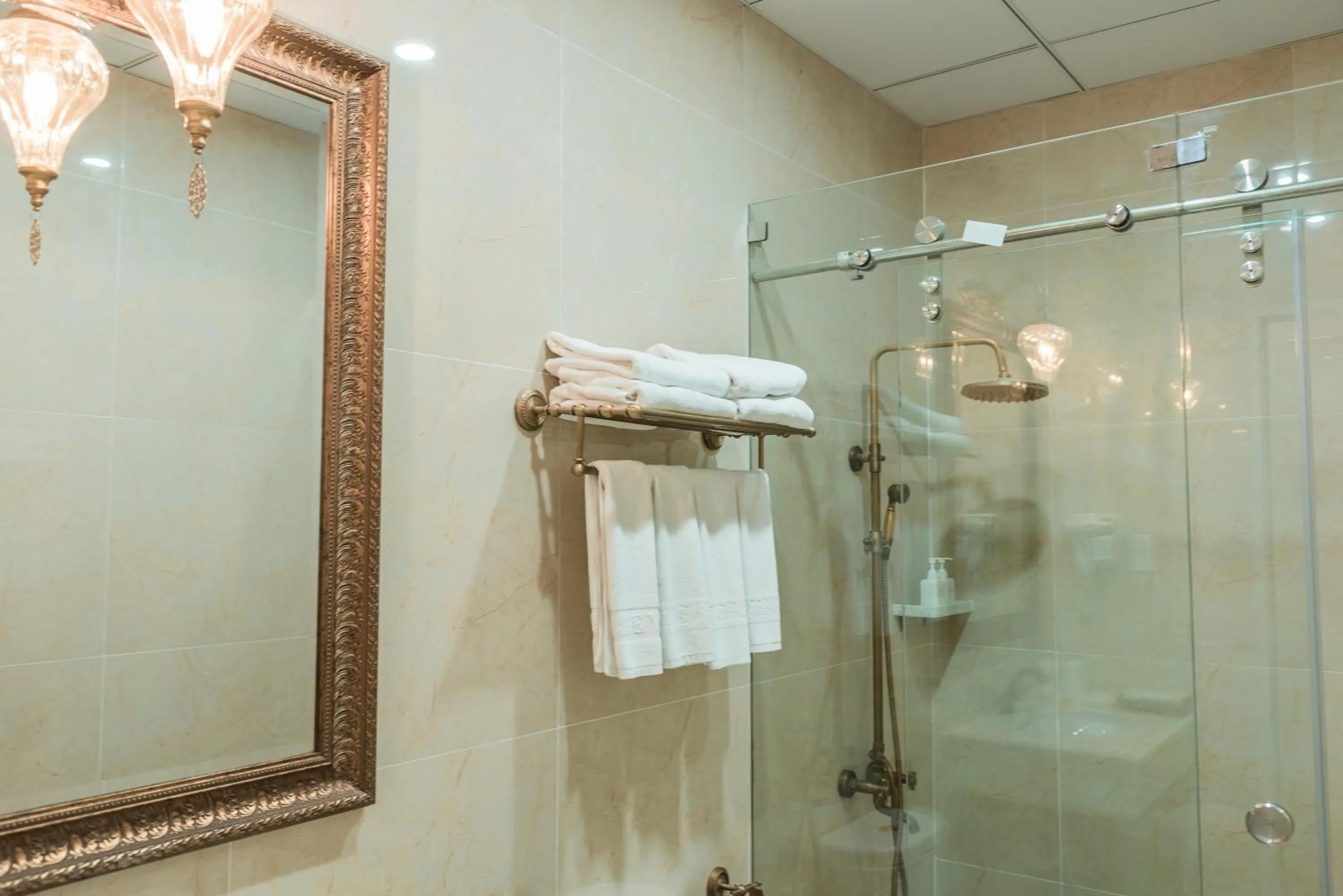 Bathroom in La Vie En Rose Villa