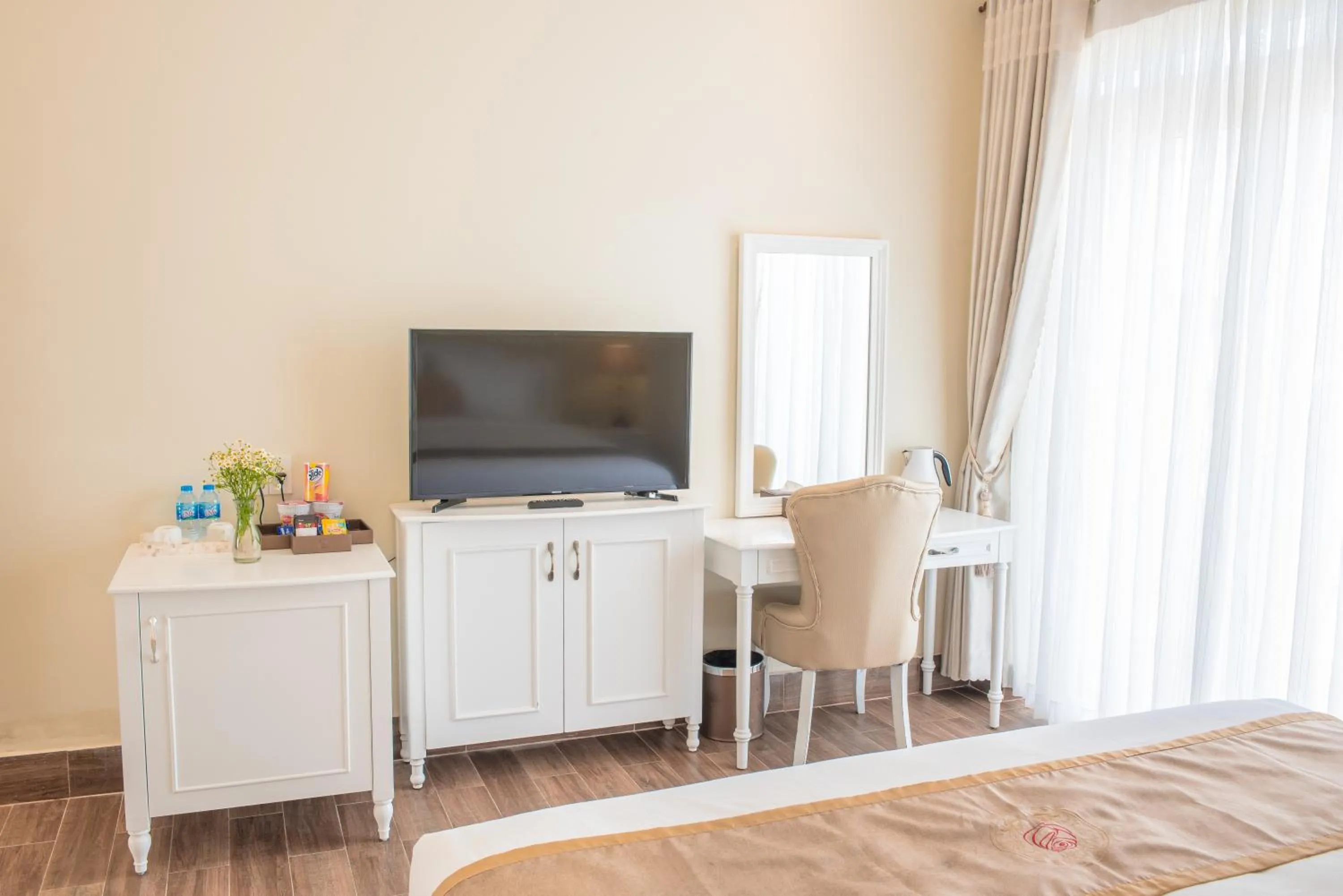 Photo of the whole room in La Vie En Rose Villa