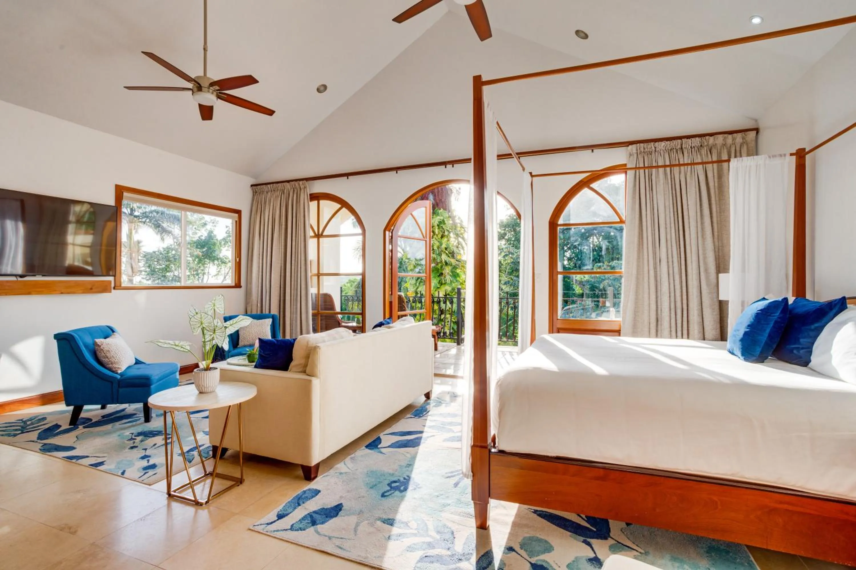 Bedroom, Bed in San Ignacio Resort Hotel