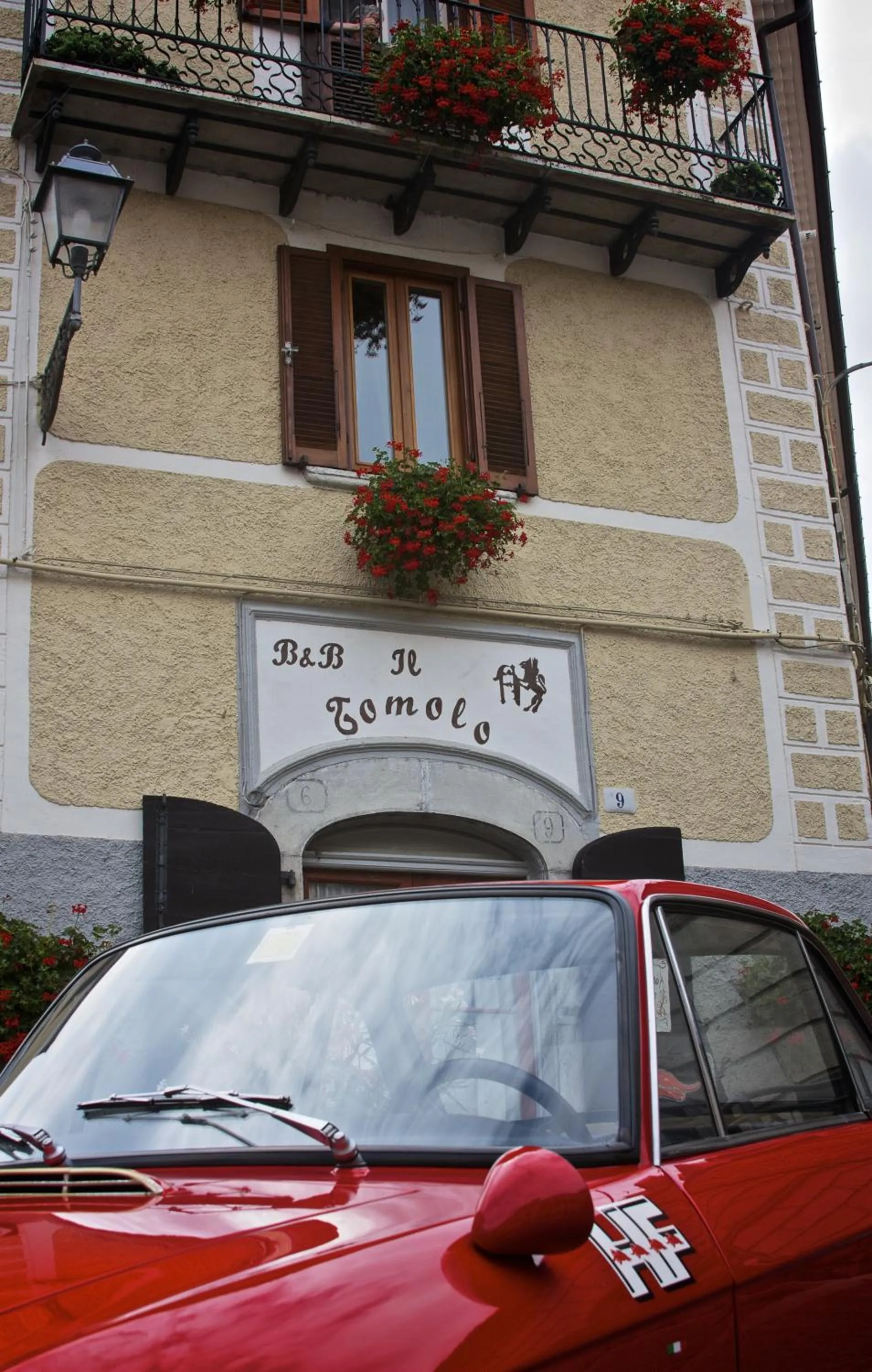 Decorative detail in Il Tomolo